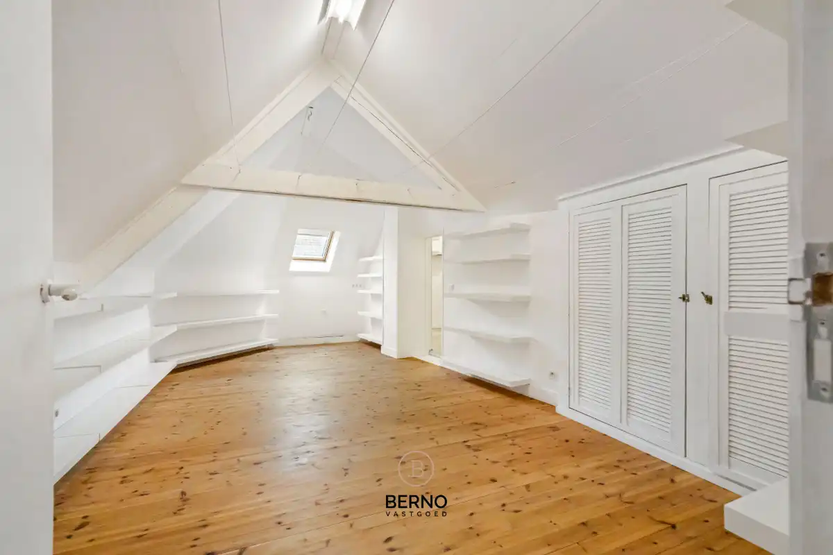 Handelspand met uitzonderlijke visibiliteit & ruim appartement – Toplocatie foto 22