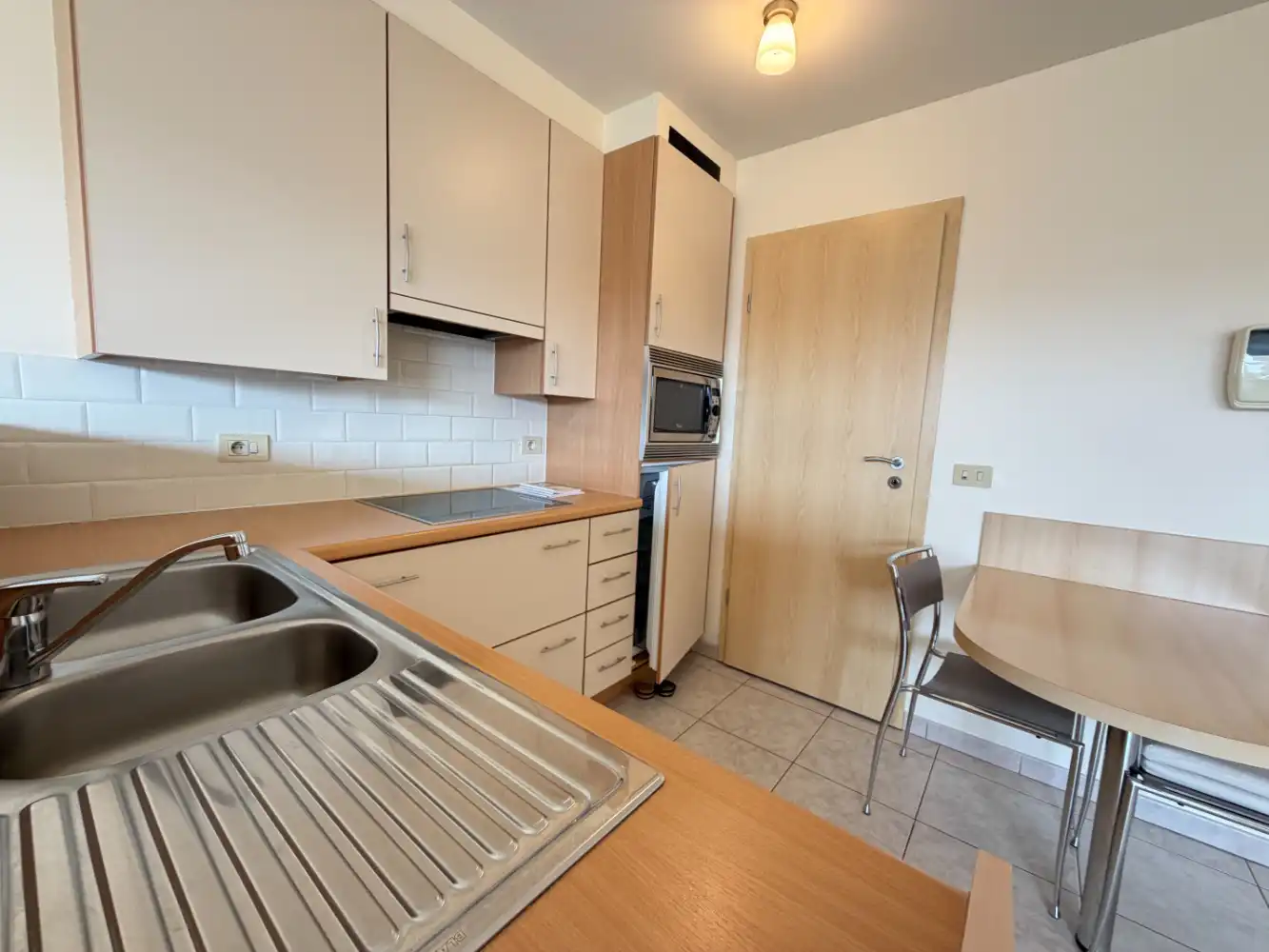 Instapklaar appartement met groot terras en twee slaapkamers. Garage bij te huren in hetzelfde gebouw. foto 12