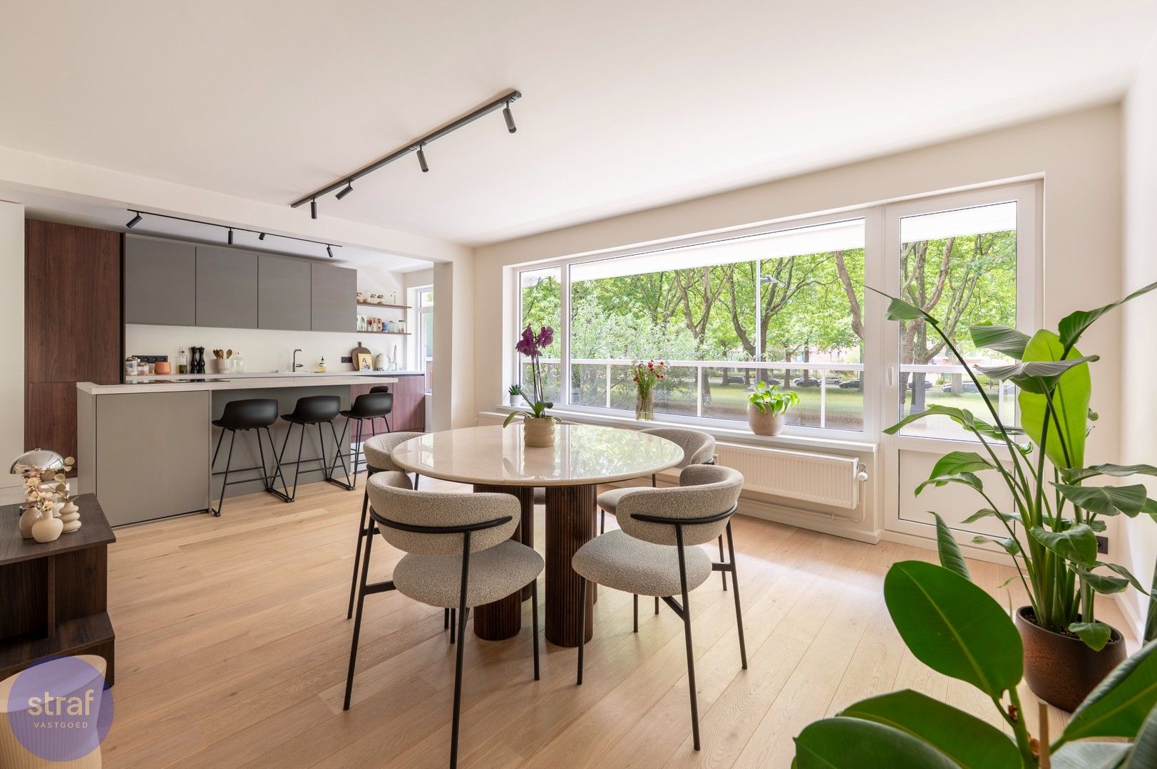Instapklaar 2-slaapkamerappartement in de perfecte mix tussen stad en groen foto {{pictureIndex}}