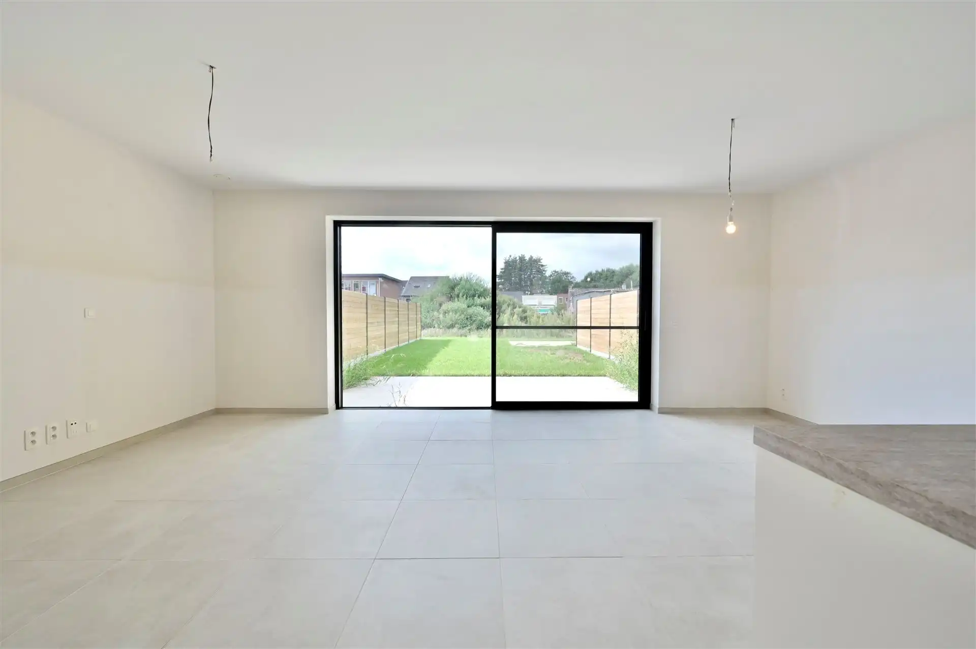 Moderne nieuwbouwwoning met 4 slpk en zonnige tuin foto 3