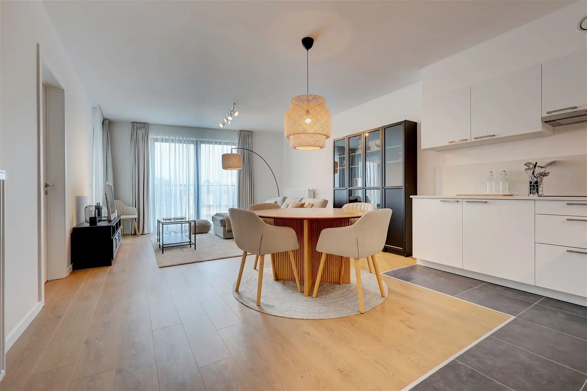 Nieuw gemeubeld appartement met 3 slaapkamers en 3 badkamers Antwerpen foto 2