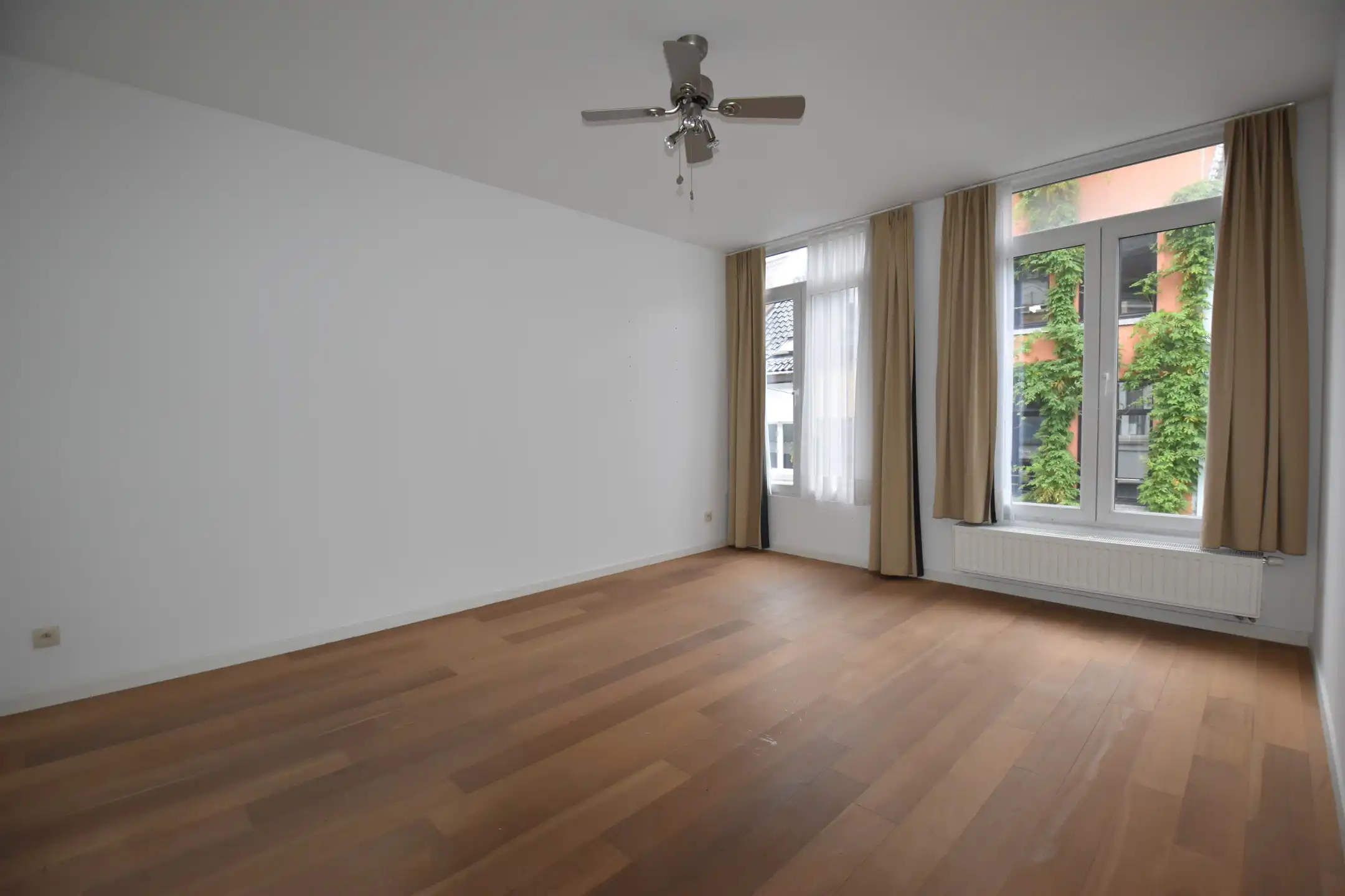 ANTWERPEN - CENTRUM  - Ruim drie slaapkamer appartement  foto 9