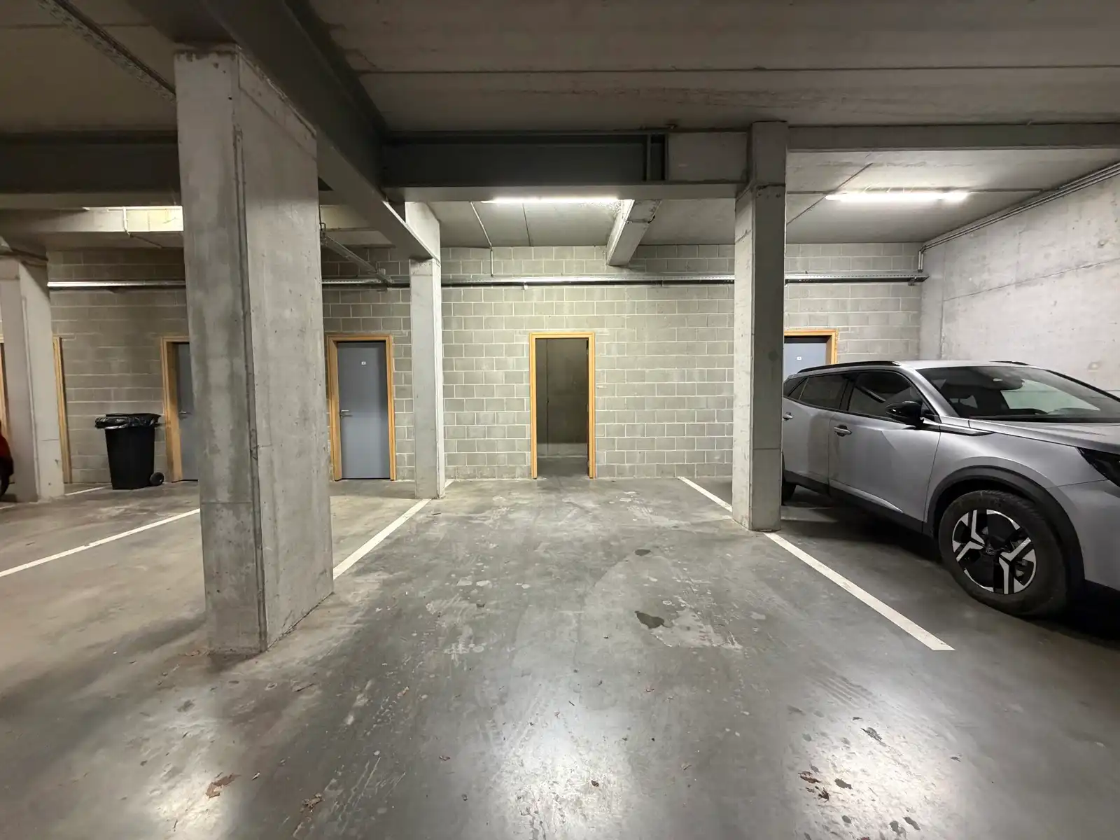 Instapklaar appartement met terras en staanplaats nabij centrum Aalst. foto 16