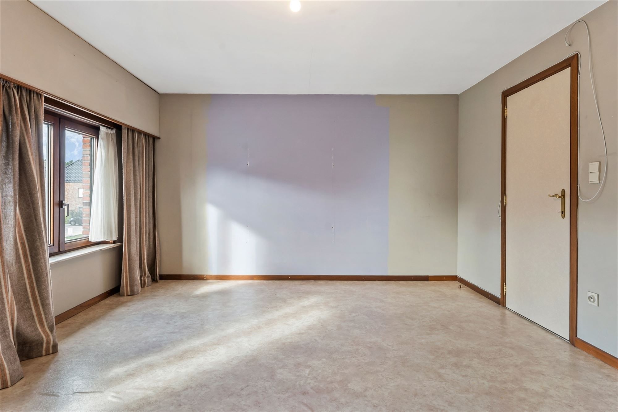 WONING MET GELIJKVLOERSE KAMER OP 950M2 foto 13