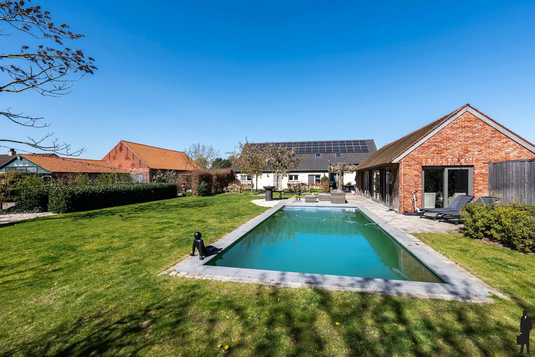 Uitzonderlijk gelegen paardeneigendom op ca. 2 hectare foto 2