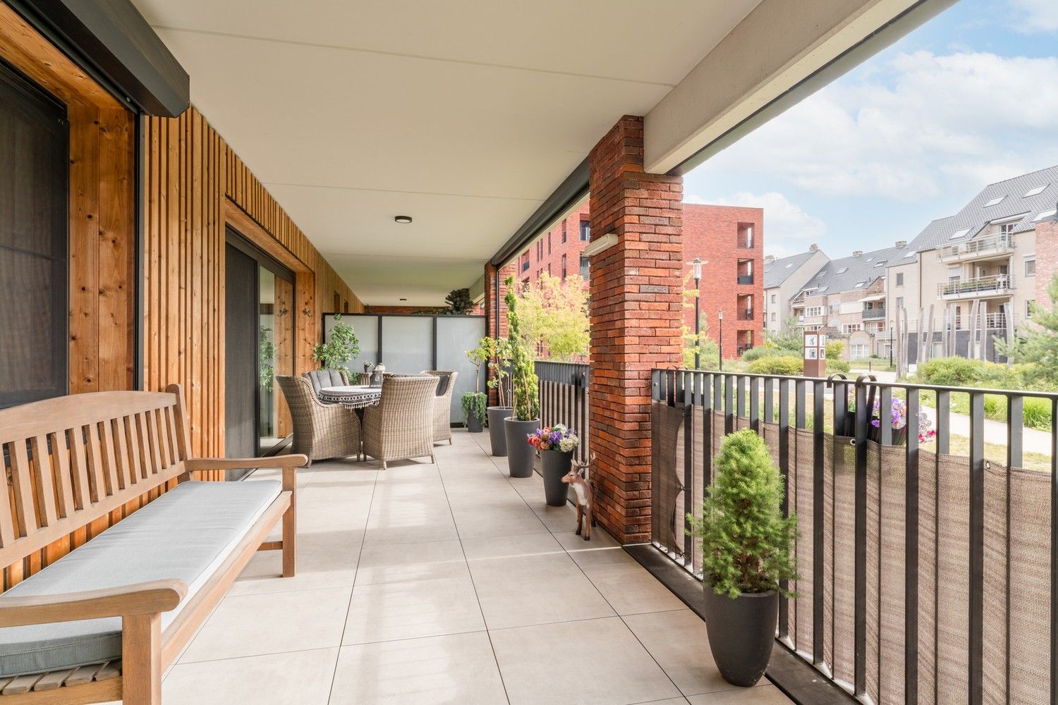 Ruim en lichtrijk  3 slaapkamer appartement met 2 terrassen  (49m²)  op toplocatie in Overpelt centrum foto 2