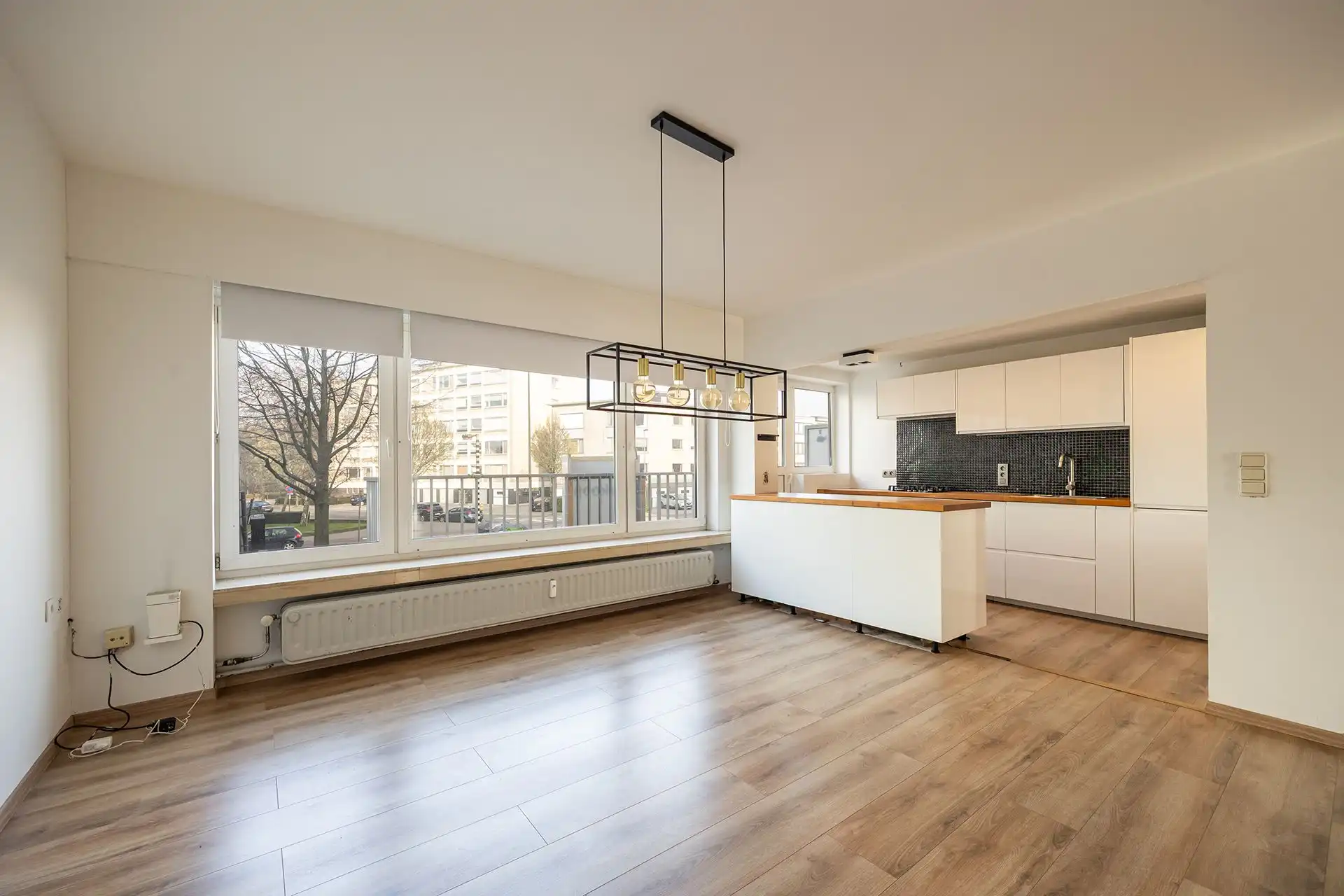 Instapklaar, lichtrijk appartement met terras en staanplaats foto 2