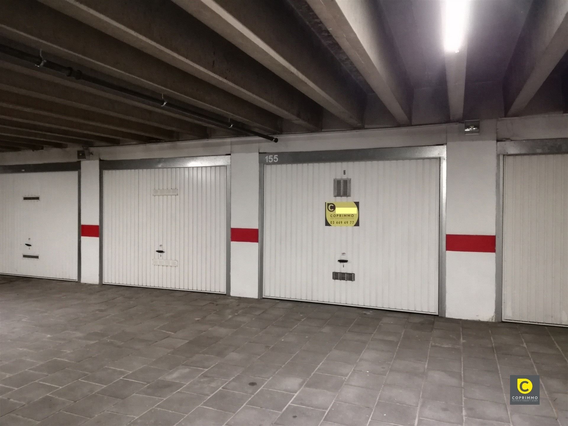 Garagebox met afstandsbediening te Fruithoflaan!  foto {{pictureIndex}}