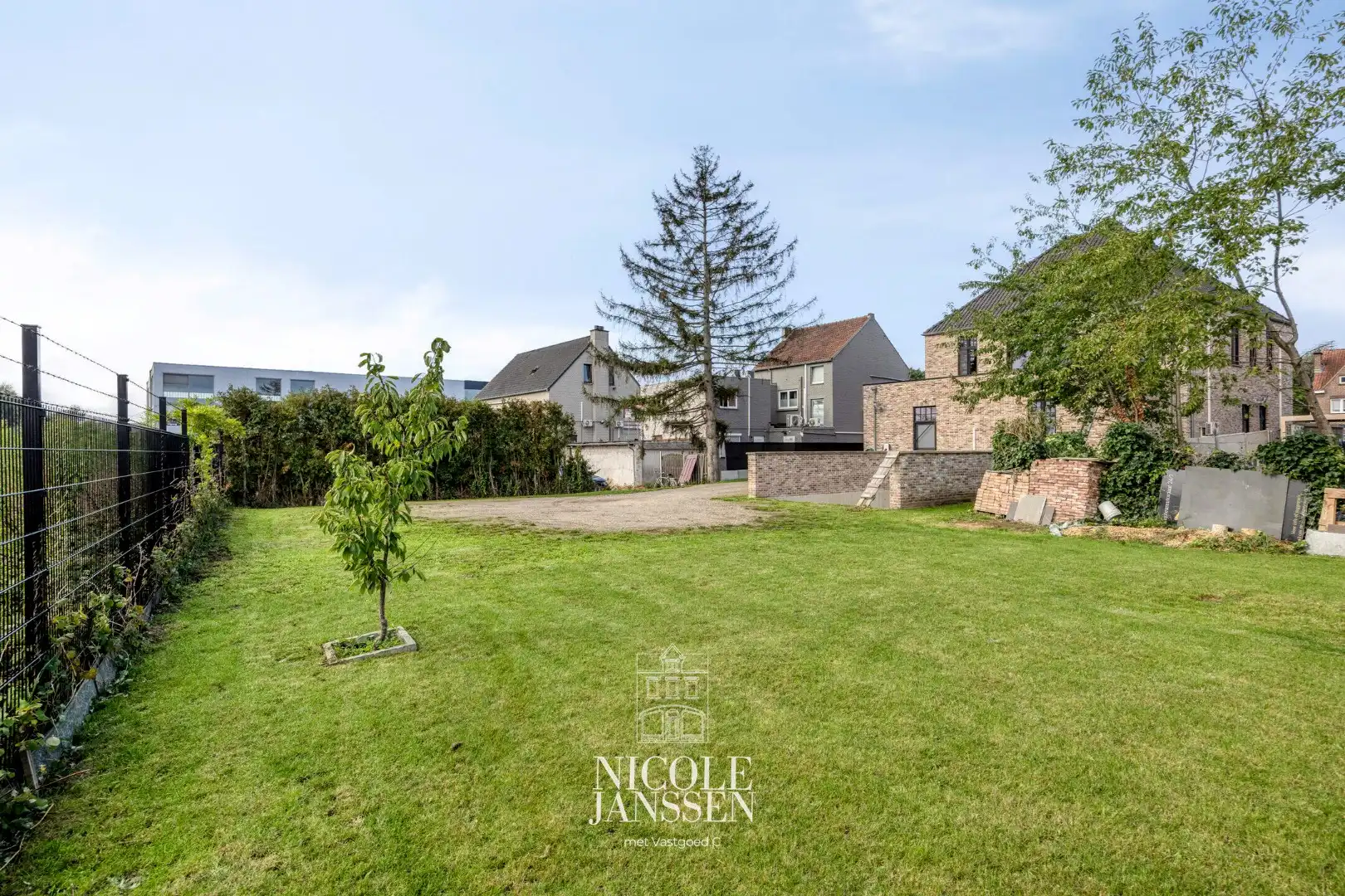 Handelspand met bovenwoning foto 43