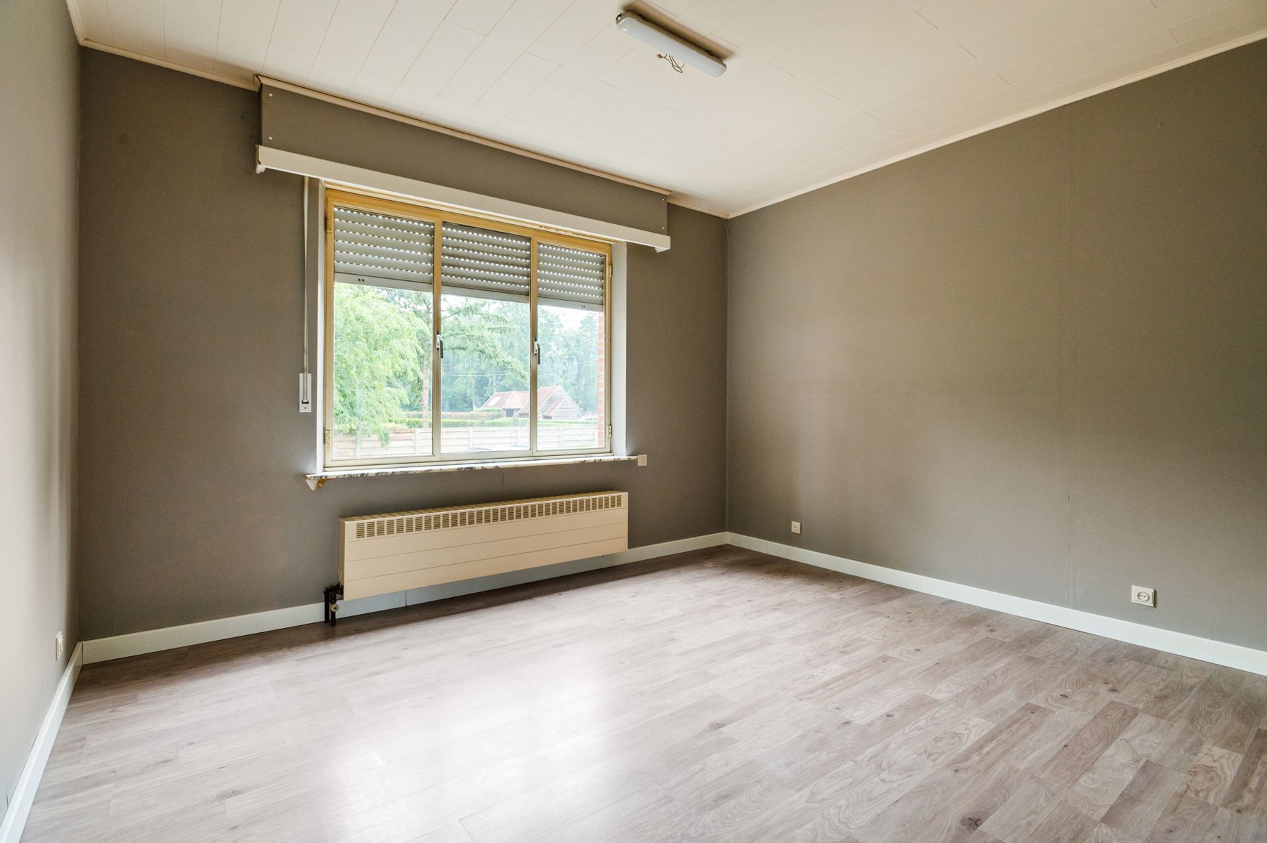 Gelijkvloerse villa met 3 slks op 2800m2 grond foto 16