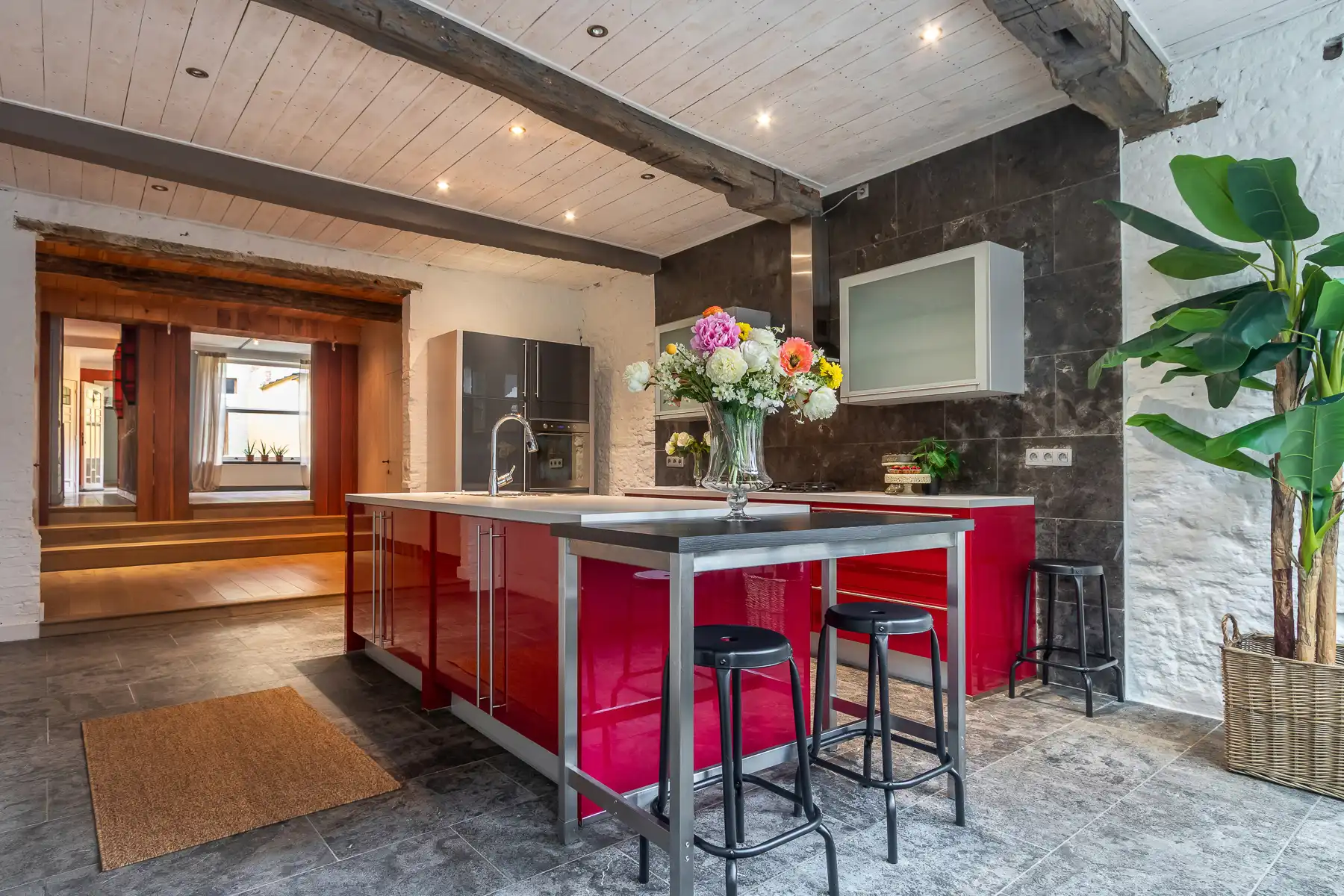 Grote woning met tal van mogelijkheden in bruisend centrum foto 2