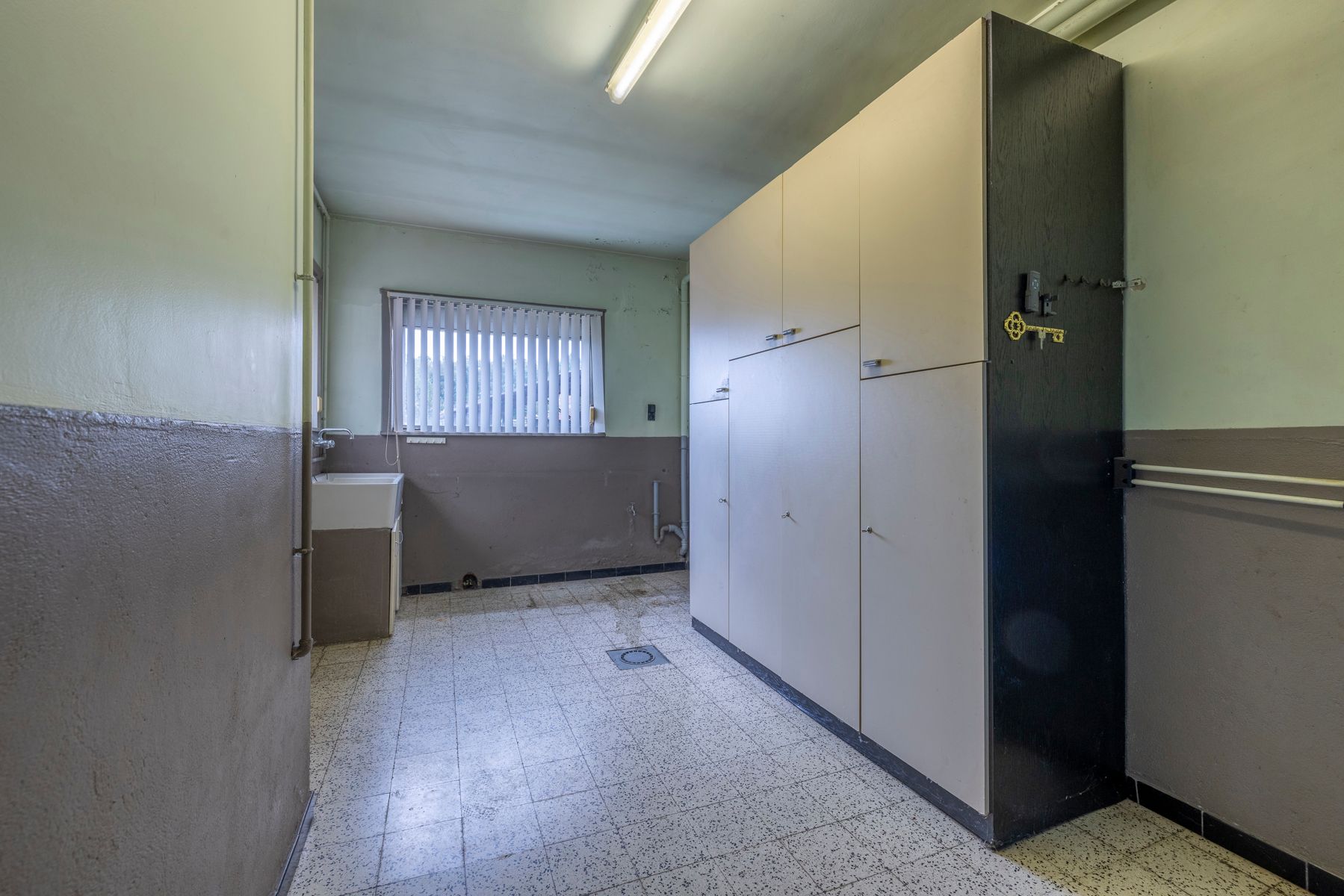 Te renoveren HOB met 3 slaapkamers, garage en vergezicht foto 6