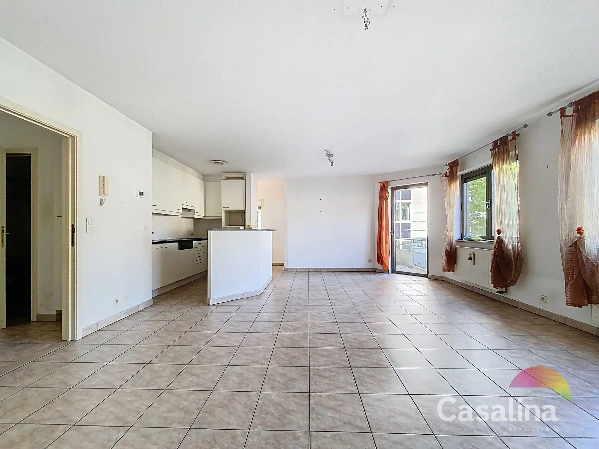 Aan de grens van WOLUWE, 2 slaapkamer appartement met terras foto 4