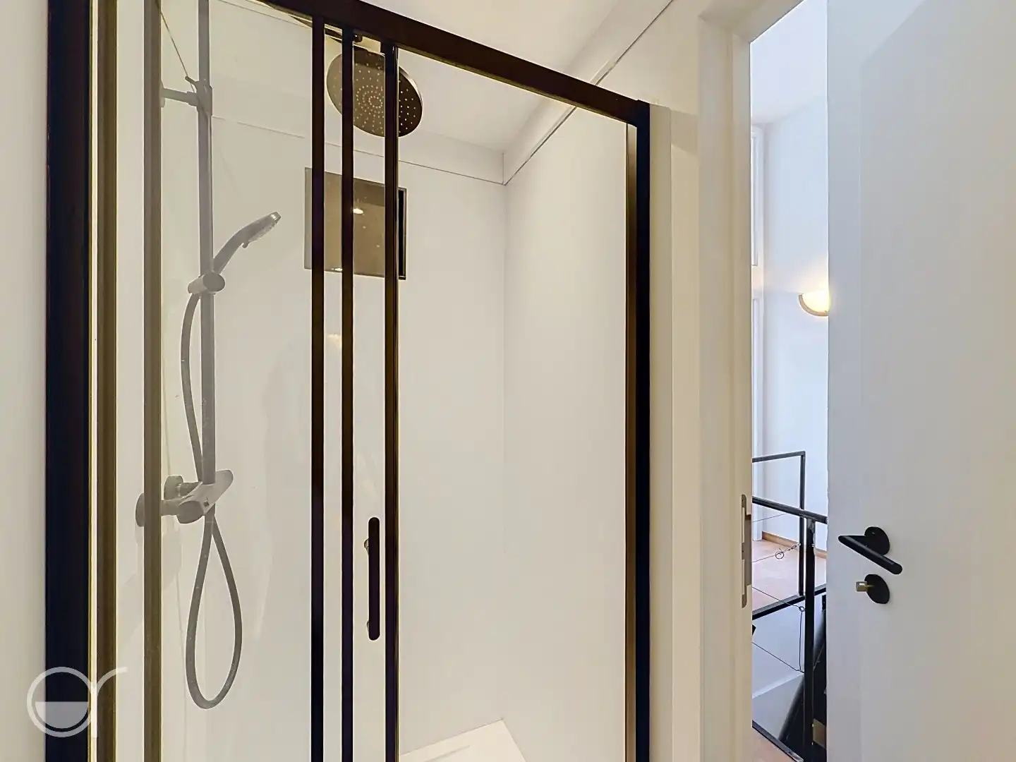 Gemeubeld duplex appartement met 2 slaapkamers & bureau – centrum Gent foto 9