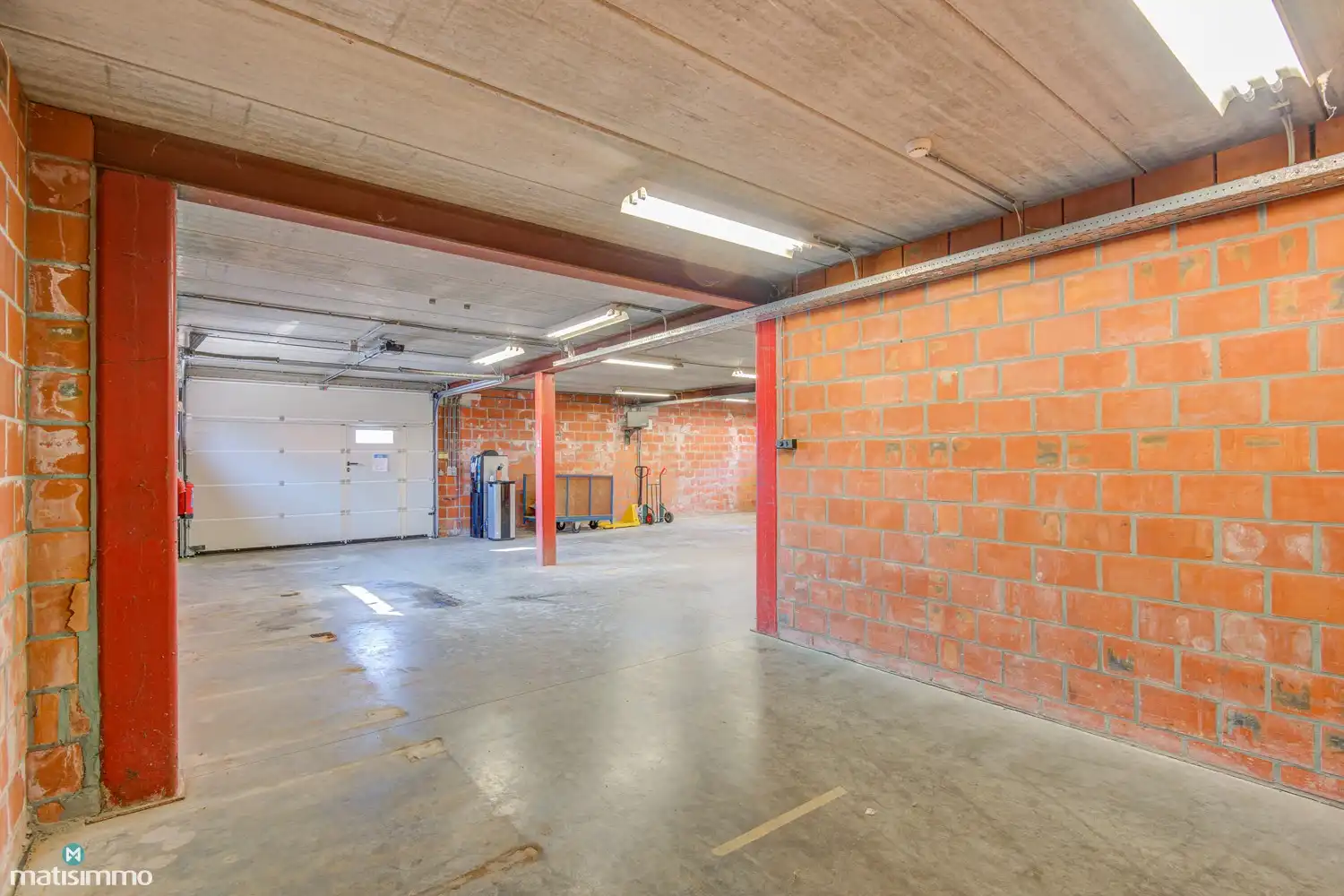 RUIM HANDELSPAND (SHOWROOM/BUREAU EN ZEER GROOT MAGAZIJN) MET VEEL MOGELIJKHEDEN TE BILZEN foto 17