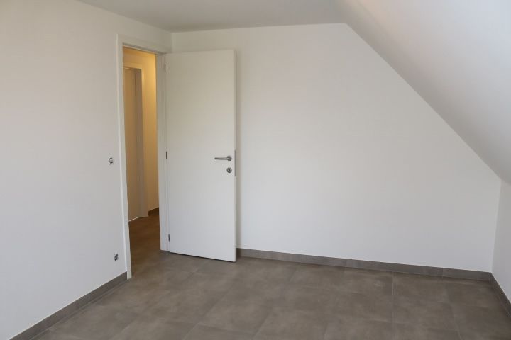Toffe instapklare woning met 3 slaapkamers en carport foto 15