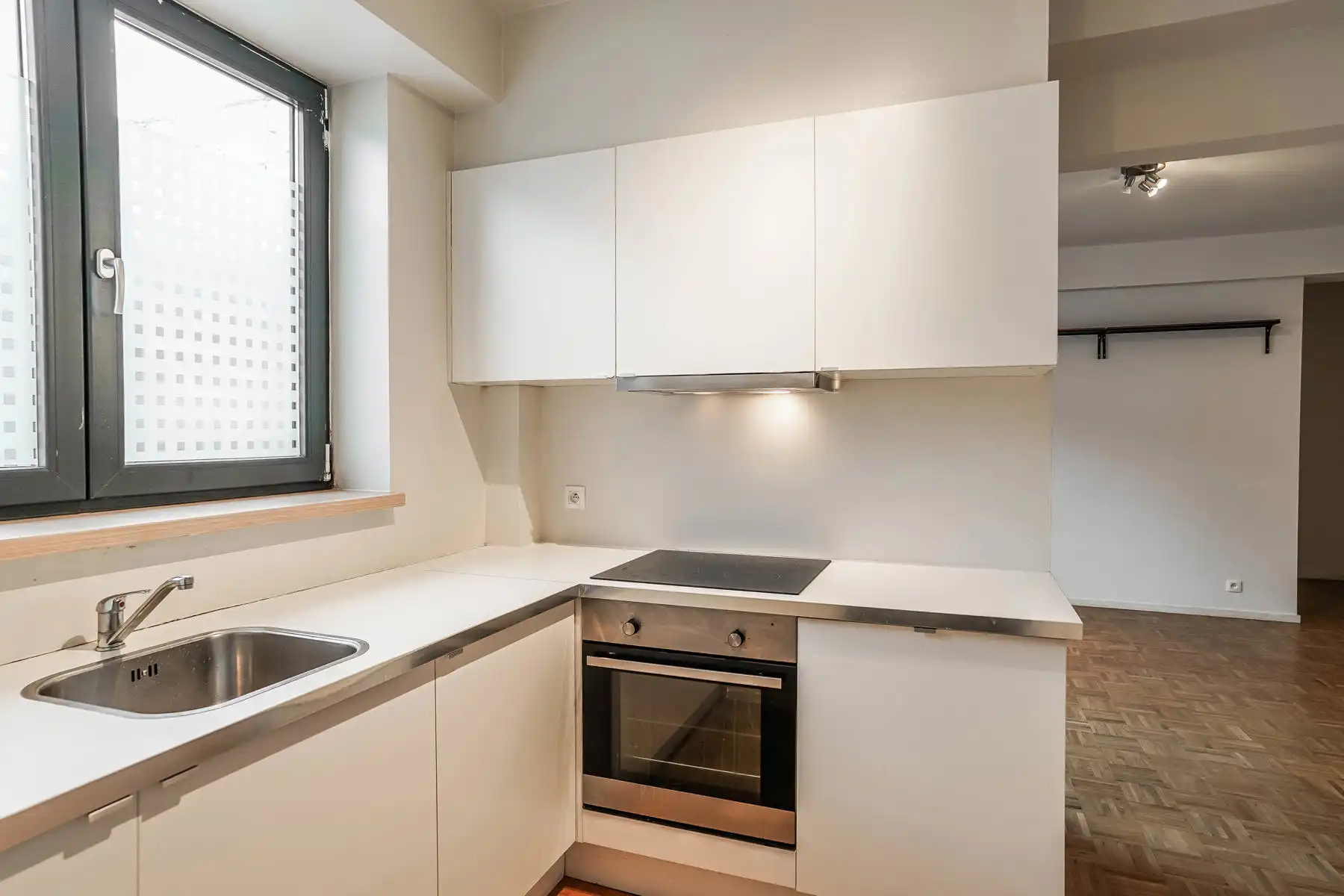 Compact appartement met private autostaanplaats te huur in centrum Londerzeel. foto 9