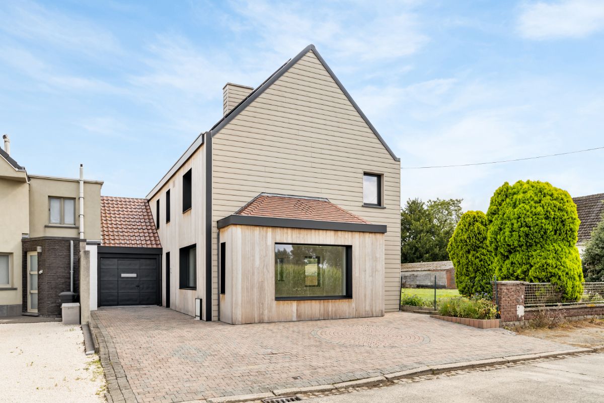 Instapklare, gerenoveerde woning met tuin en garage te Wieze. foto 1