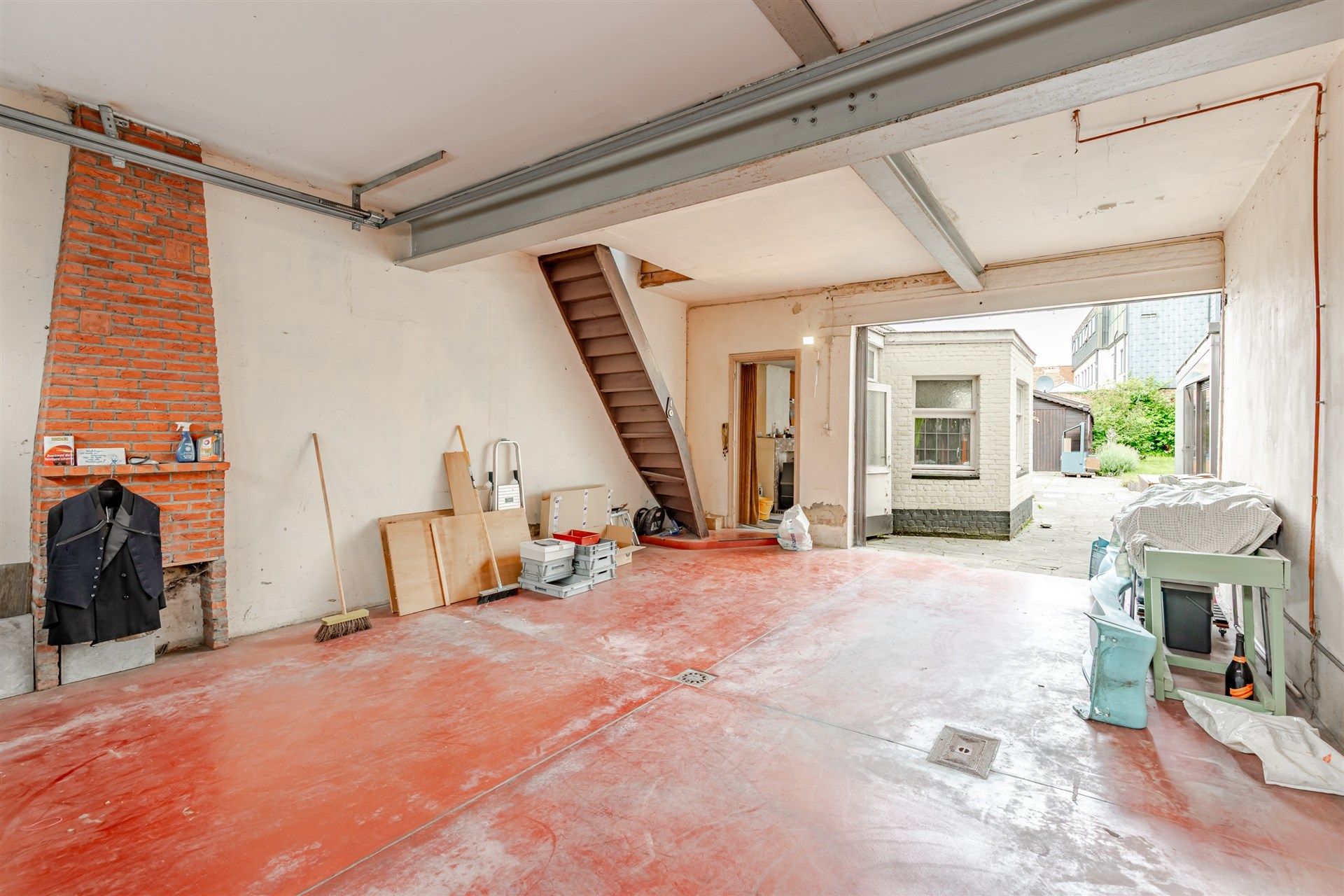 Te renoveren dubbelwoning met veel potentieel foto 10