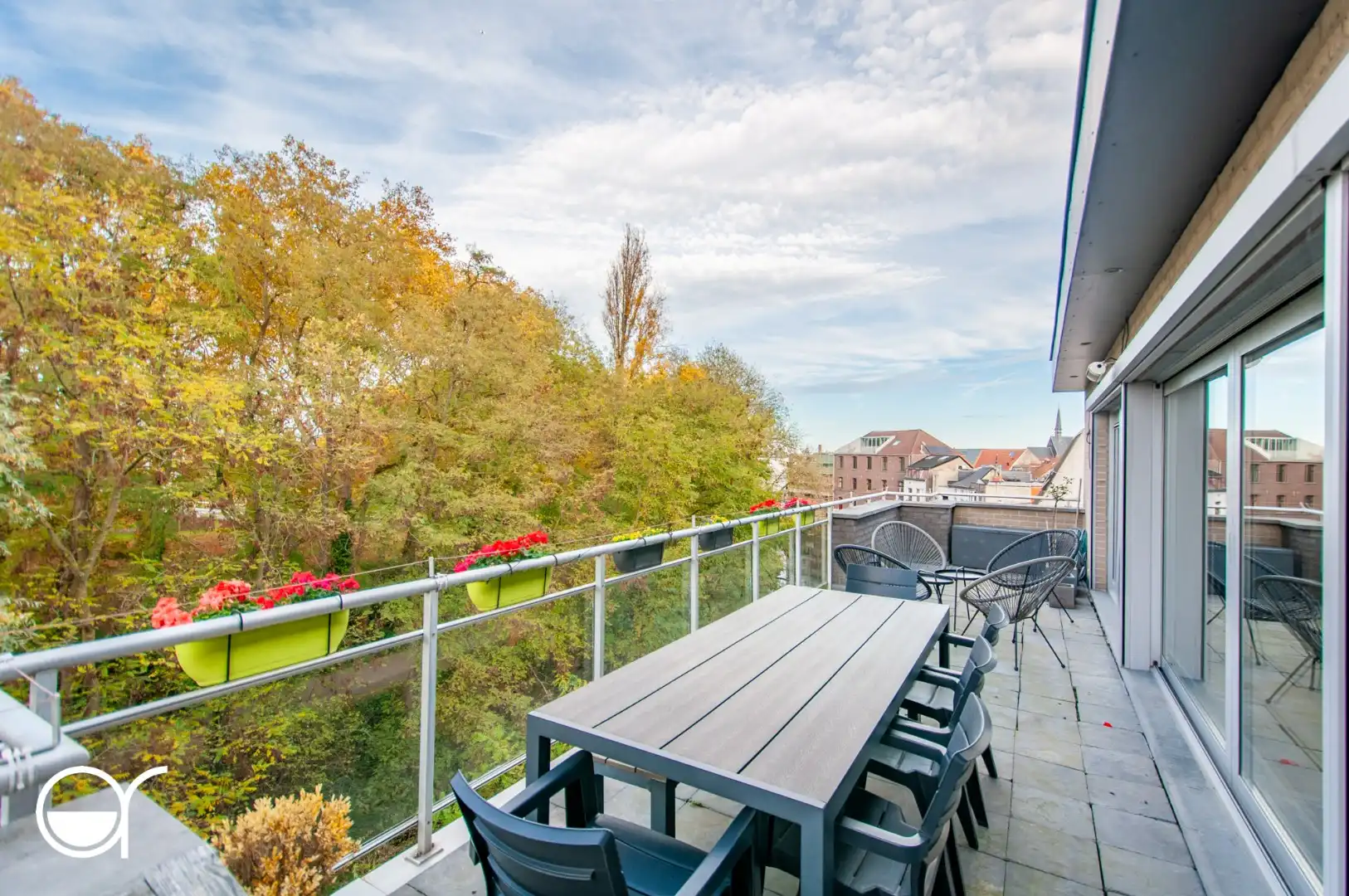 Lichtrijk één-slaapkamerappartement op de derde verdieping met prachtig uitzicht foto 10