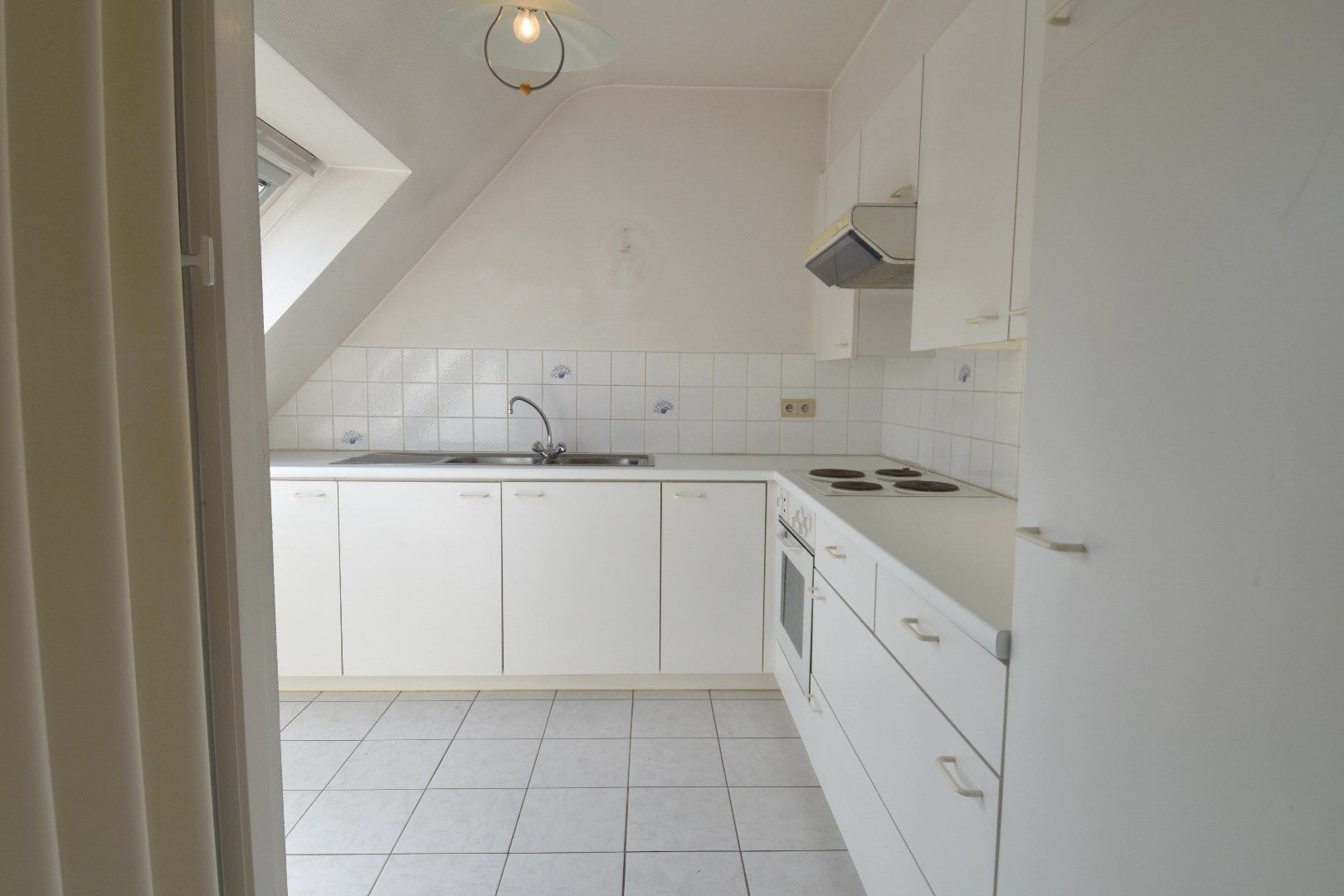 Lichtrijk 2-slaapkamerappartement met kelderberging te koop in het hart van Gullegem foto 6