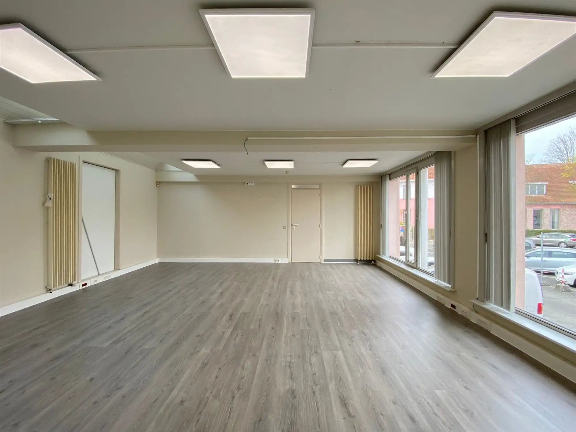 Kantoorruimte op commerciële ligging - 3 afzonderlijke units en kitchenette foto 5