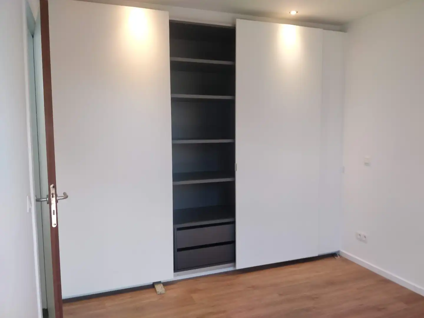 Appartement met twee slaapkamers en groot terras foto 8