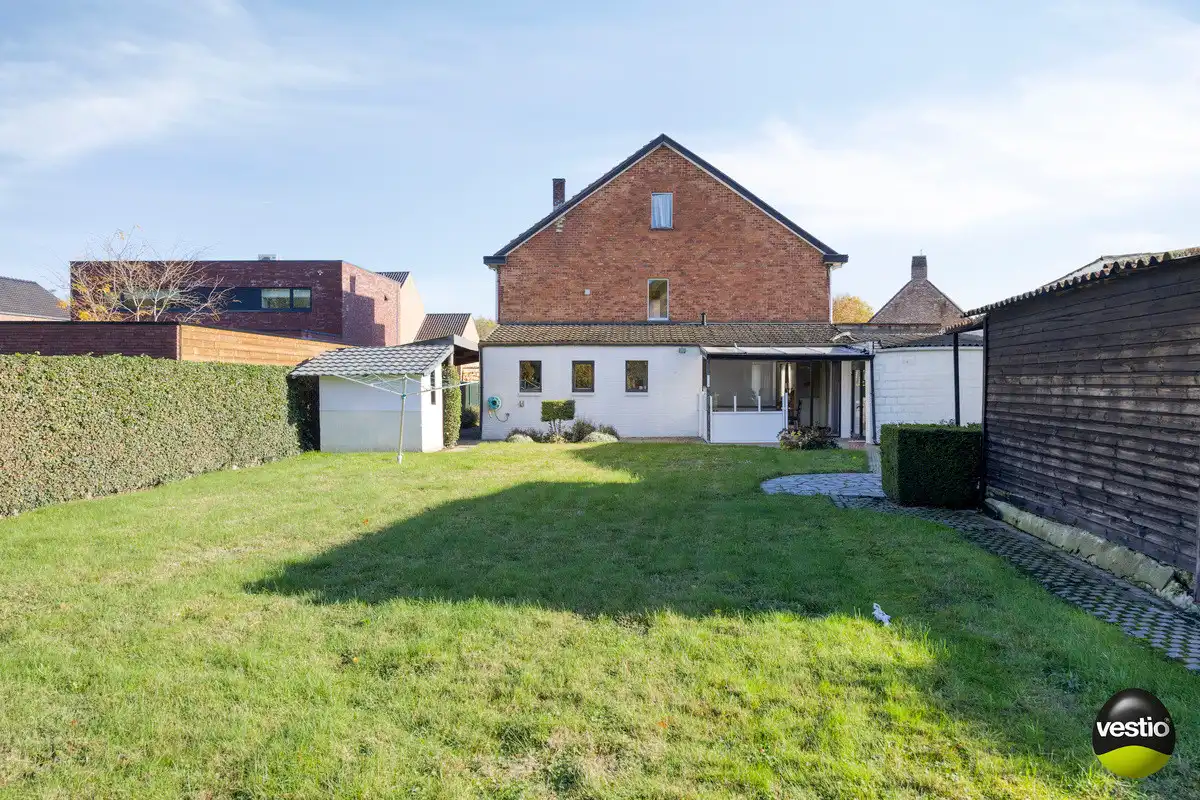 RUSTIG GELEGEN RUIME VRIJSTAANDE WONING MET GROTE TUIN OP 22A49CA TE HOESELT. foto 32