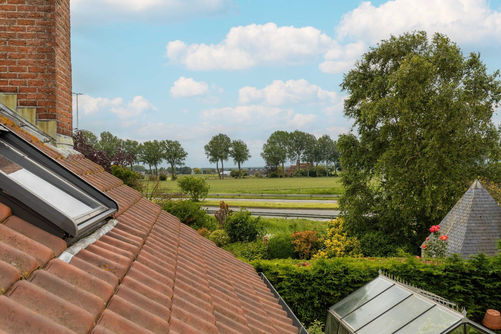 Rustig gelegen, super energiezuinige en verrassend ruime villa met zongerichte tuin te Westkapelle. foto 27