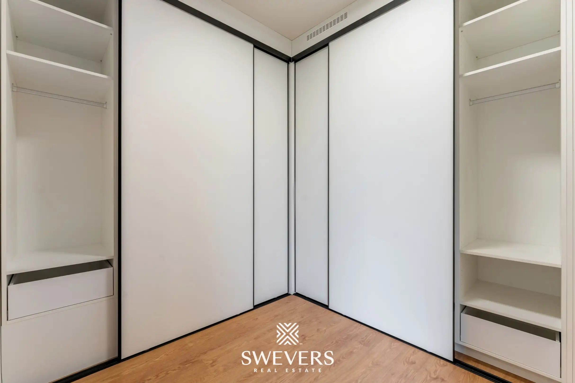 Stijlvol, gelijkvloers en instapklaar appartement (208 m²) mét private tuin en private kelder vlakbij Zolder-centrum foto 17