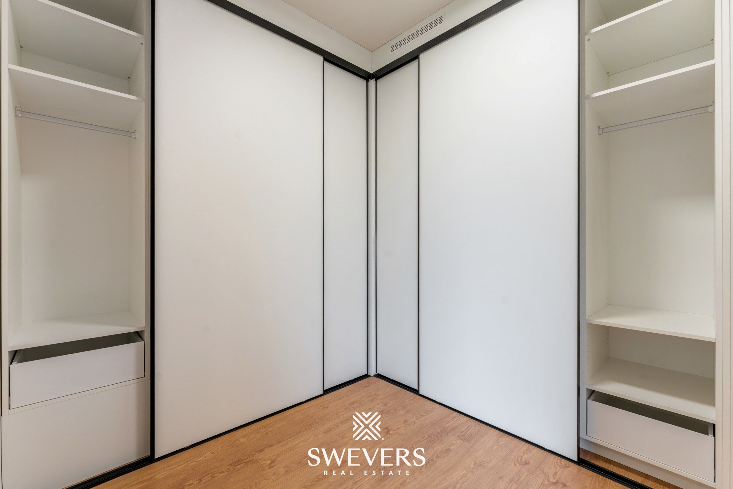 Stijlvol, gelijkvloers en instapklaar appartement (208 m²) mét private tuin en private kelder vlakbij Zolder-centrum foto 17