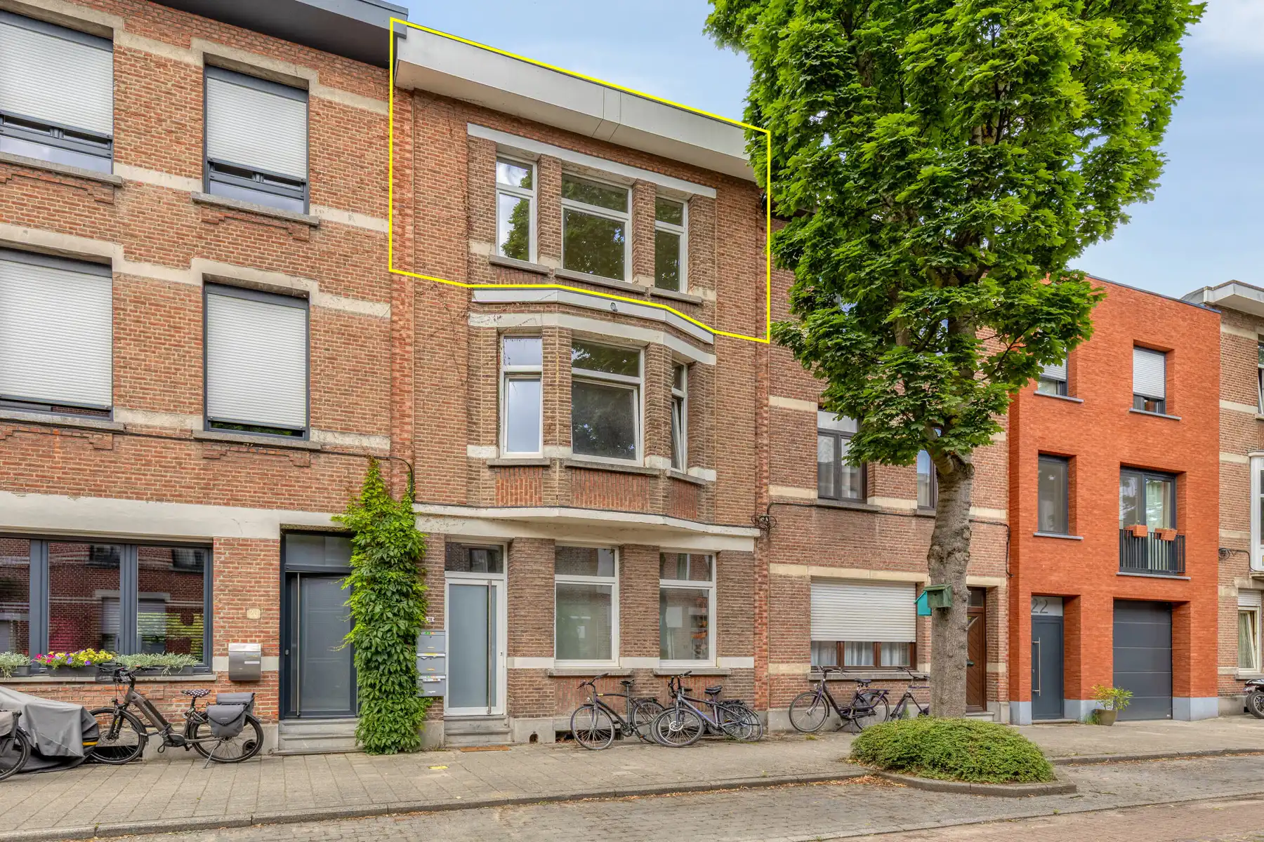 Instapklaar één-slaapkamerappartement in herenwoning. foto {{pictureIndex}}