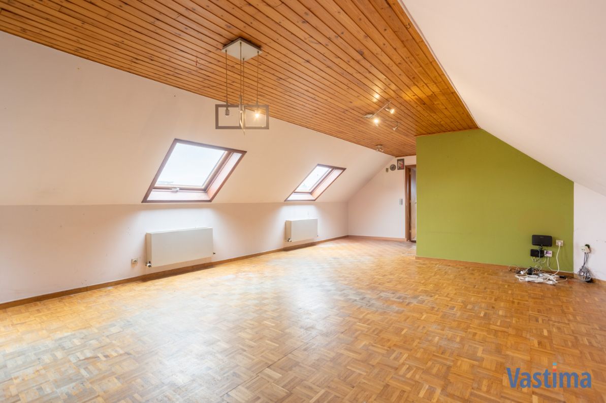 Op te frissen dakappartement met loft allures foto 4