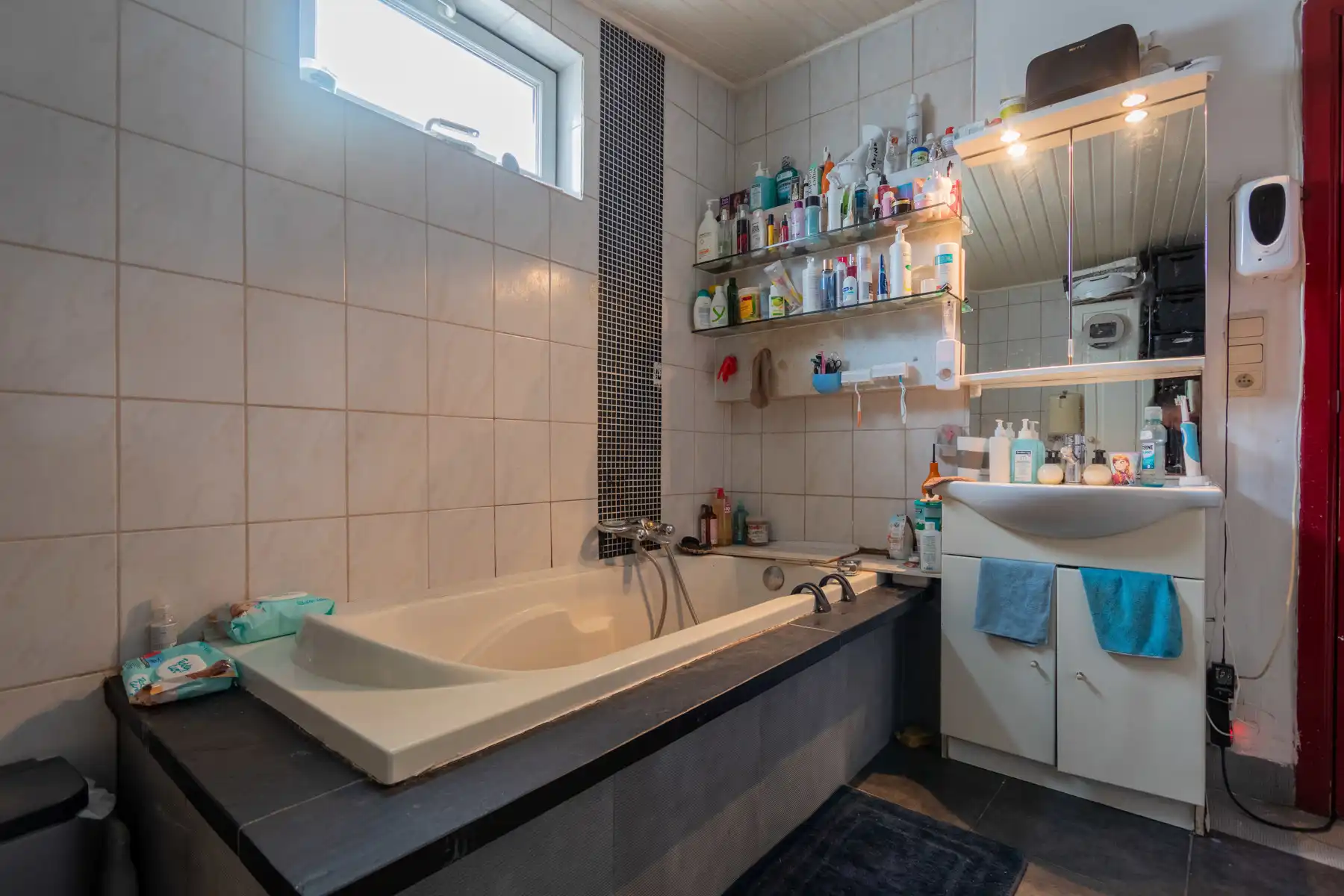 Handelshuis met commercieel gelijkvloers en appartement foto 9