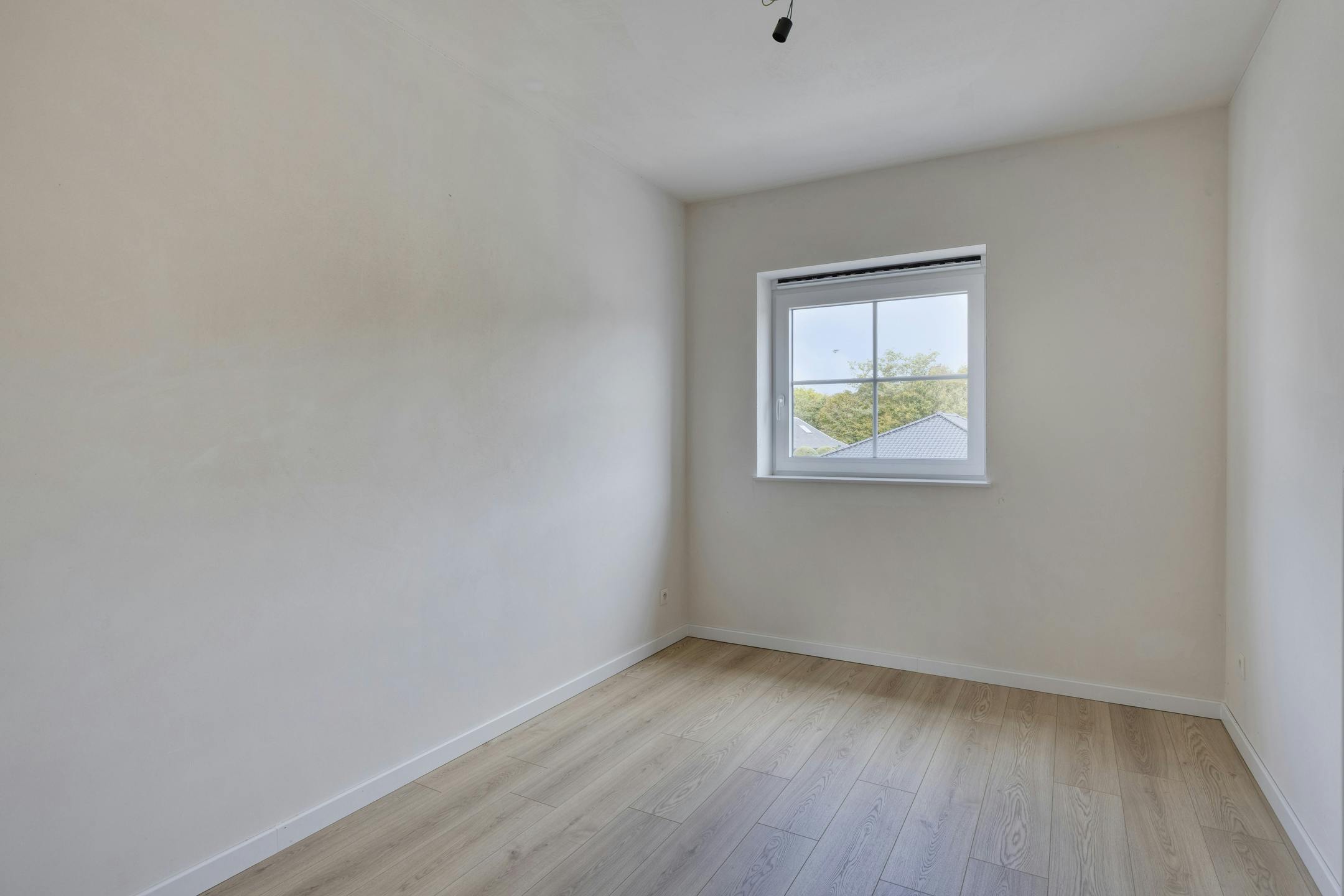 Instapklaar huis met 3 slaapkamers en carport in Izegem! foto 6