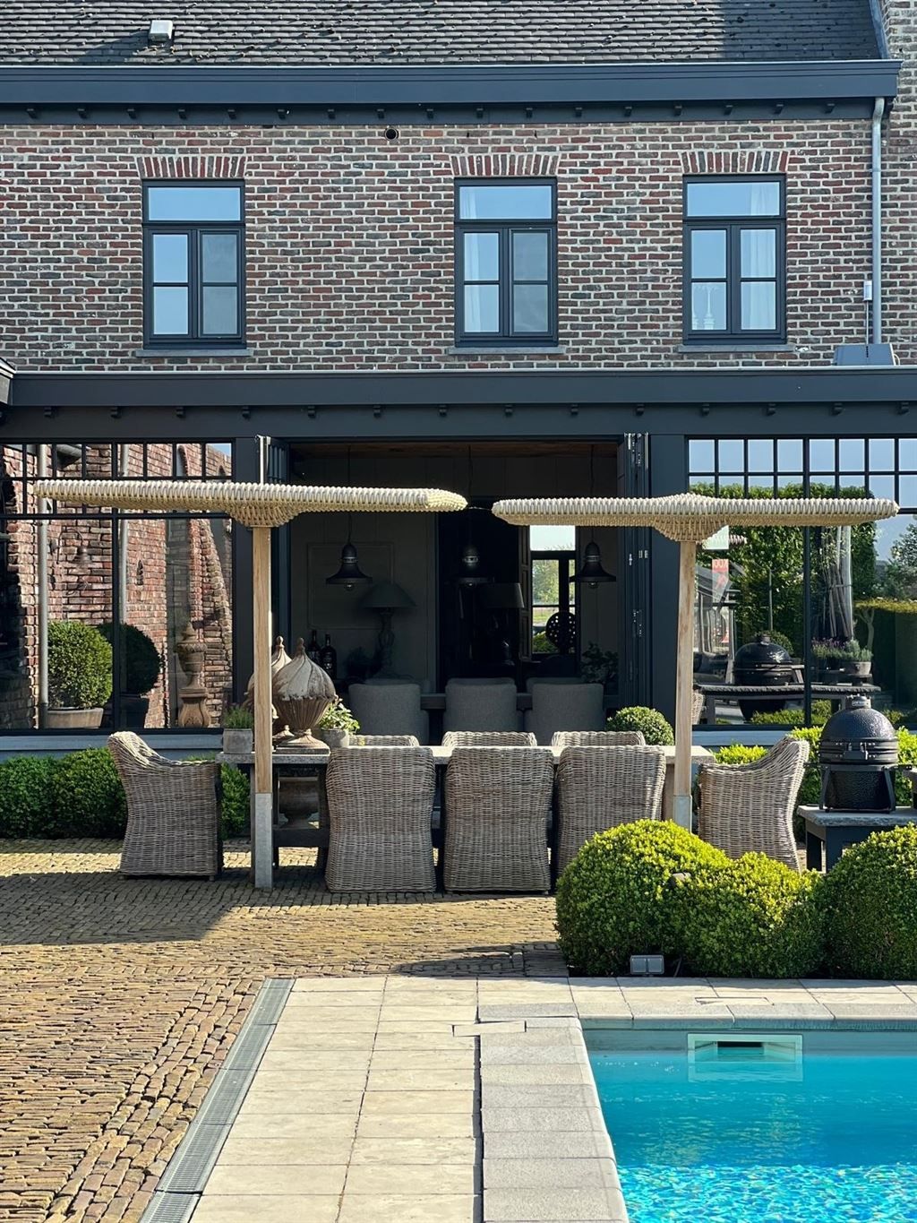 Landelijke villawoning met multifunctioneel aangrenzend gebouw foto 4
