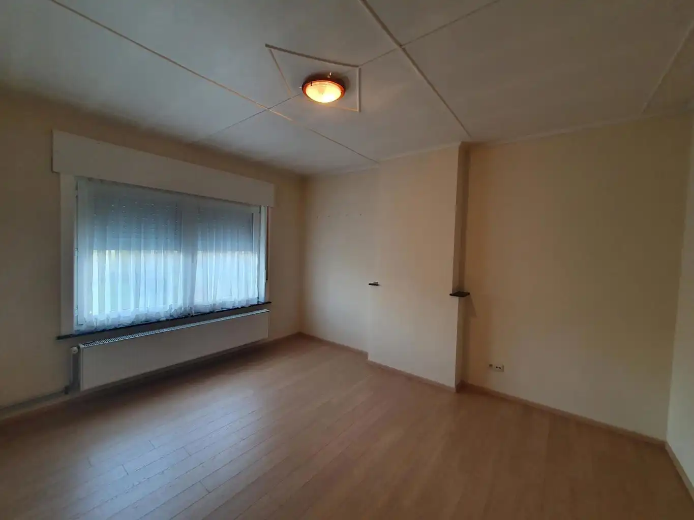 Halfopen bebouwing met 3 slpks, kelder, zolder en tuin foto 10