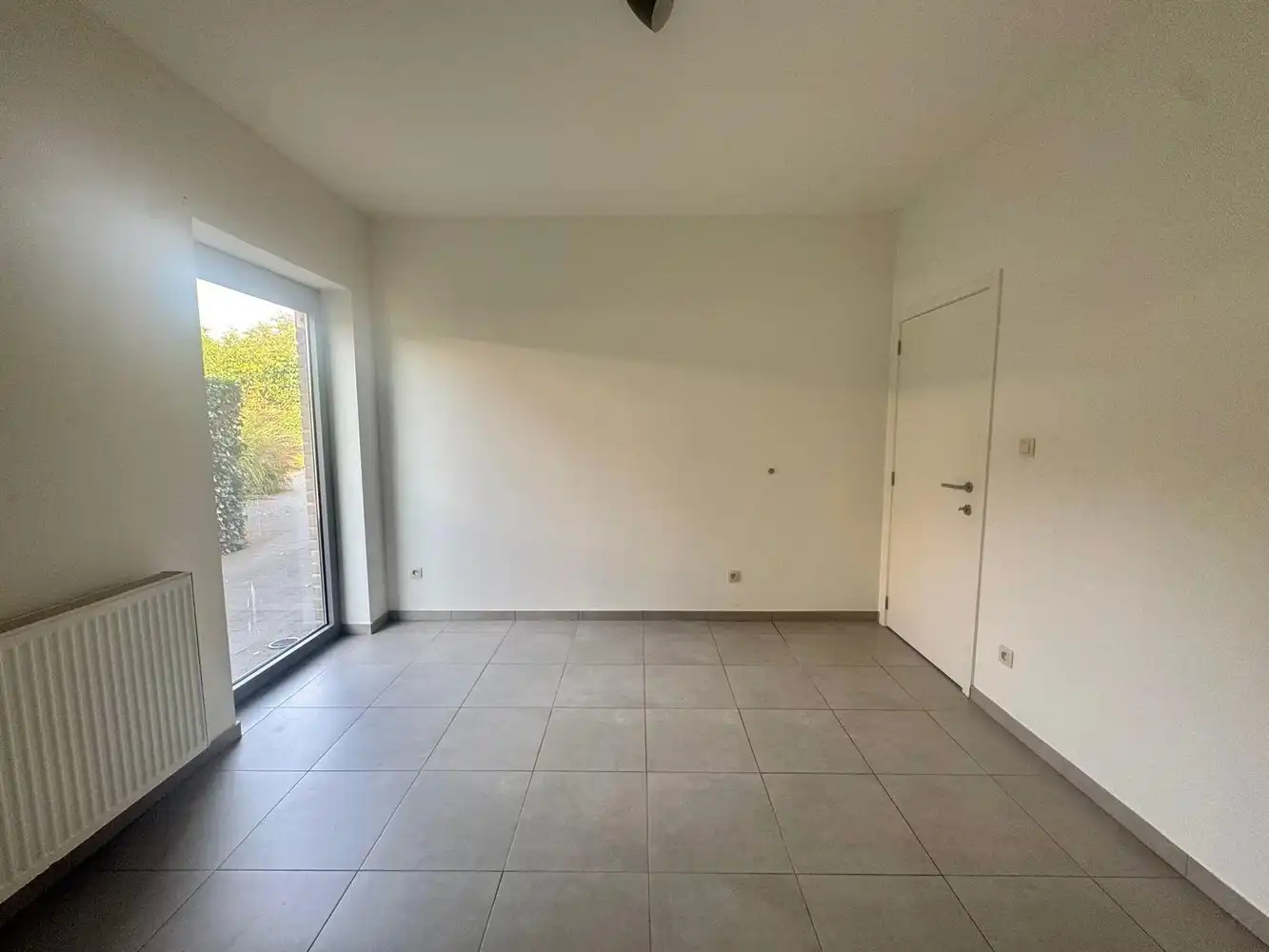 RUIM GELIJKVLOERS APPARTEMENT MET TERRAS EN TUIN foto 6