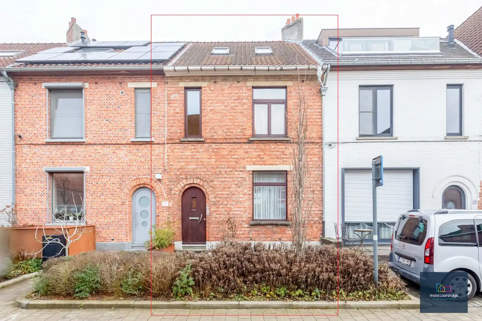TOPLIGGING : te renoveren woning nabij Gent Sint-Pieters  foto {{pictureIndex}}