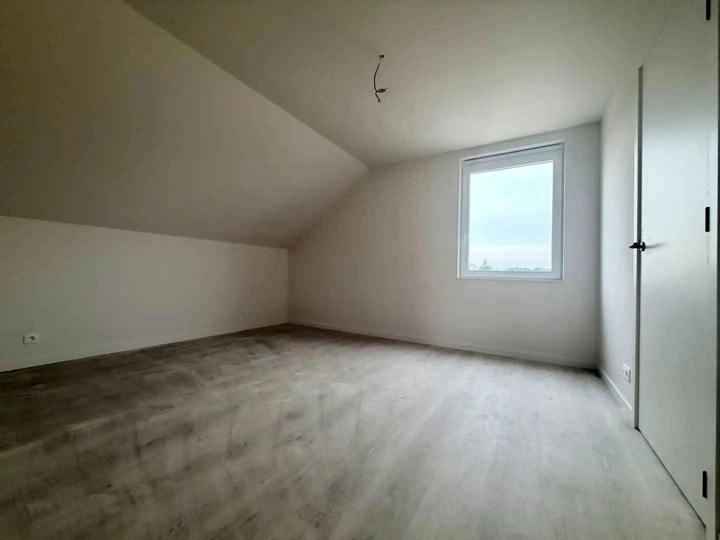 Uitzonderlijk ruime halfopen woning! foto 17