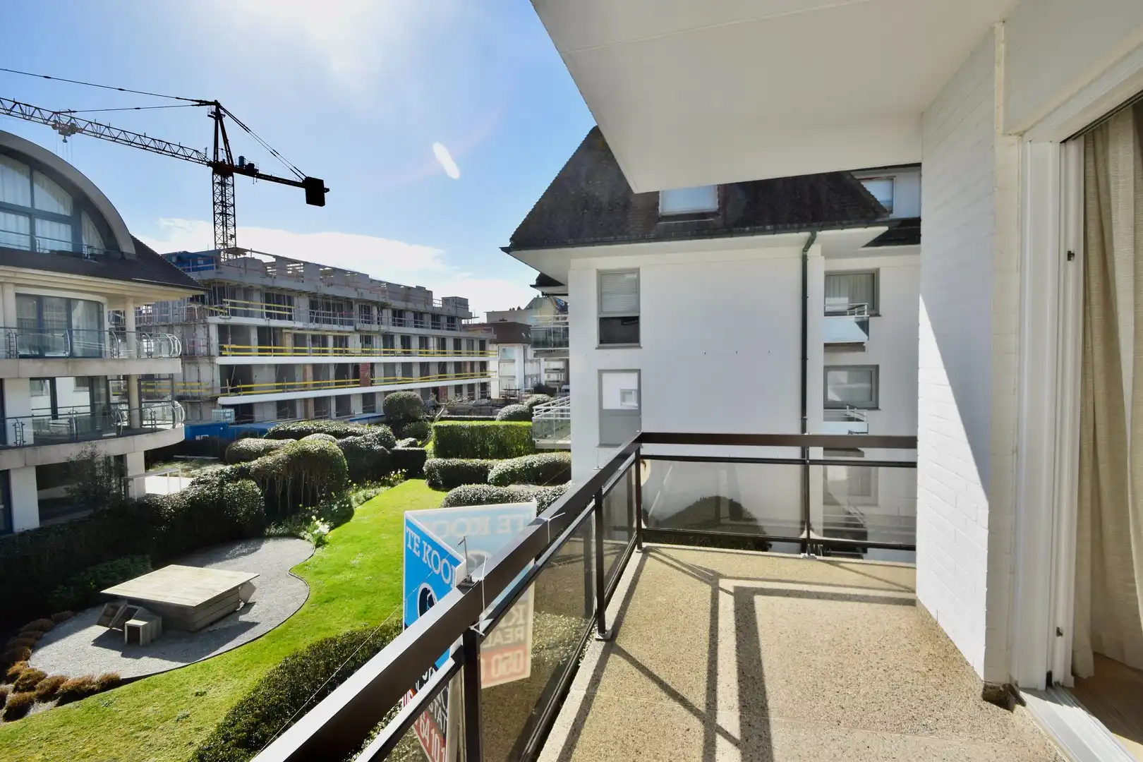 Luxueus gerenoveerd hoekappartement met zeezicht vlakbij de wandeldijk in het Zoute. foto 12