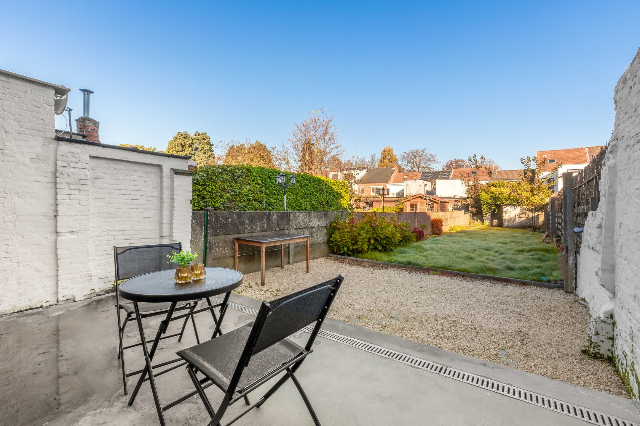 Volledig gerenoveerde woning met tuin in hartje Schoten foto 9