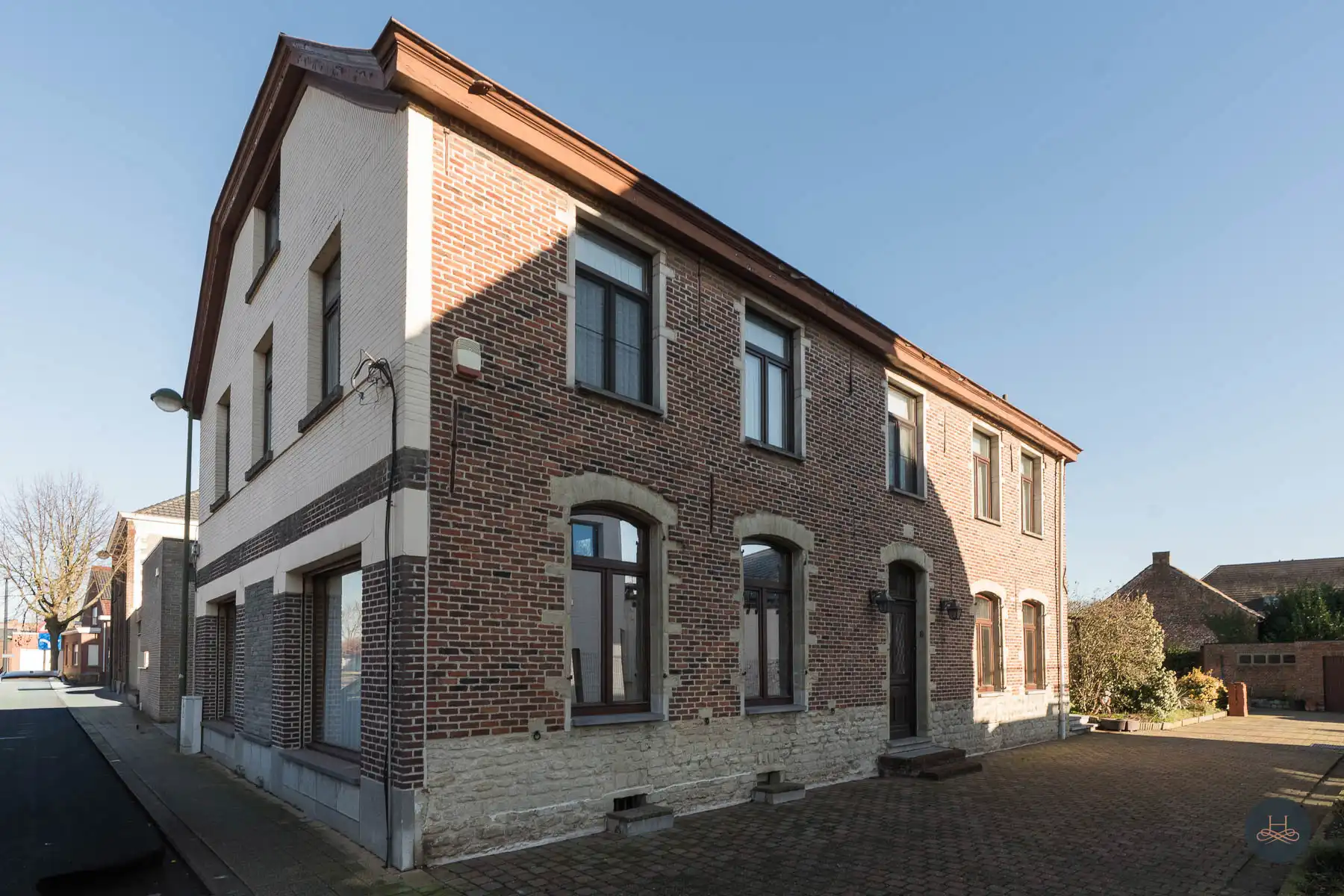 Prachtige authentieke en ruime villa met enorm potentieel foto 2