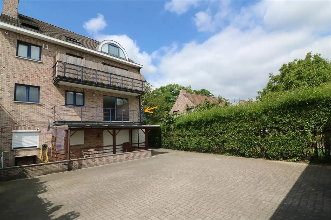 Appartement met 2 slpk., grote garage en terras, rustige ligging foto 2