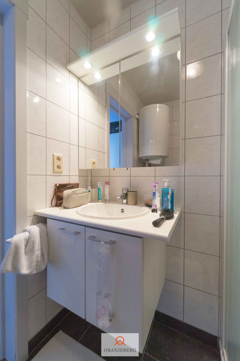 Modern 1- slpk appartement vlakbij Sint-Pietersplein foto 14