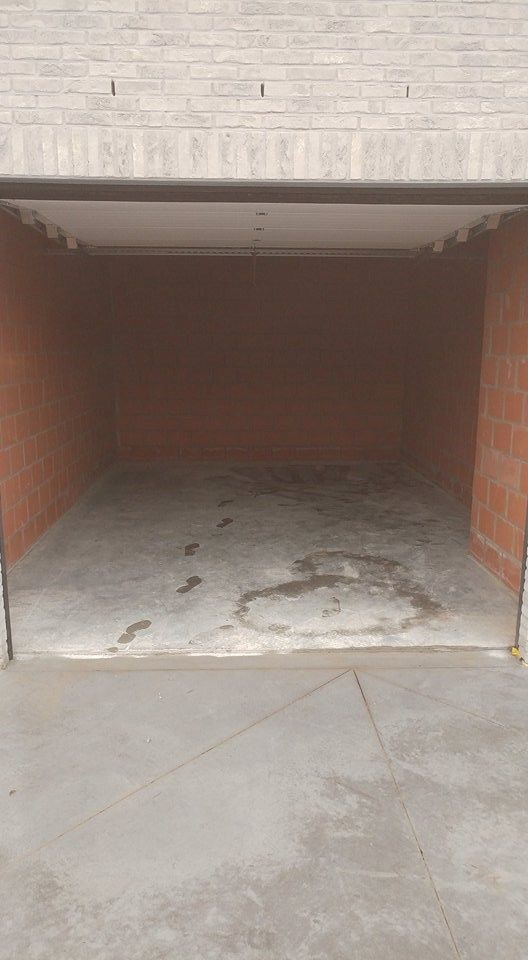 RECENT GEBOUWDE GARAGE NR. 12 TE HUUR  foto 3
