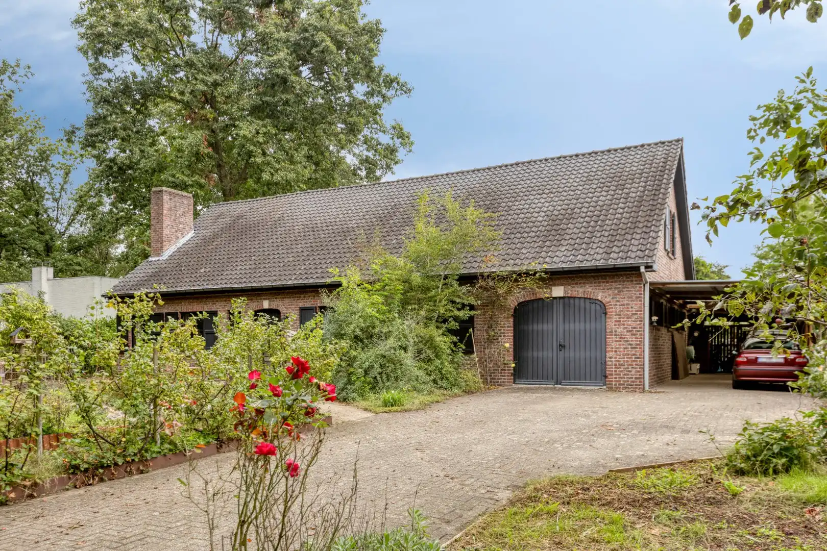 Ruime woning met 5 slpks gelegen op een rustige locatie met een vlotte verbinding naar de omliggende gemeenten !  foto 45
