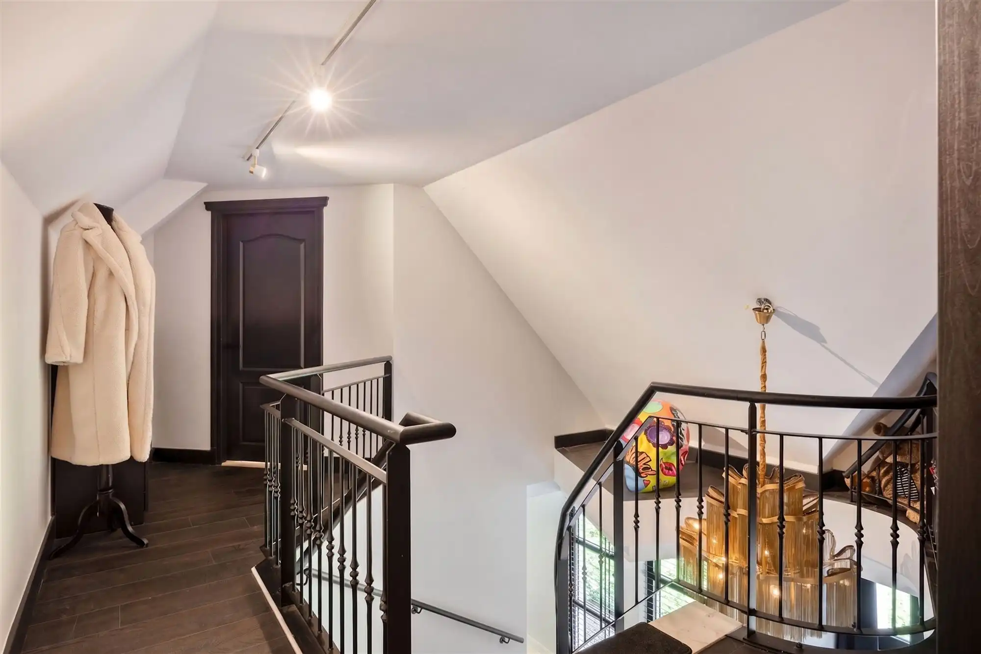 Knappe duo-villa op 8.843 m² in villawijk aan NL-grens. foto 46