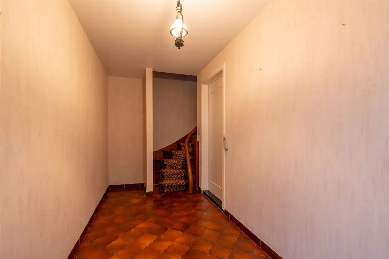 Stadswoning met 2 slk en ruimte inpandige garage foto 3