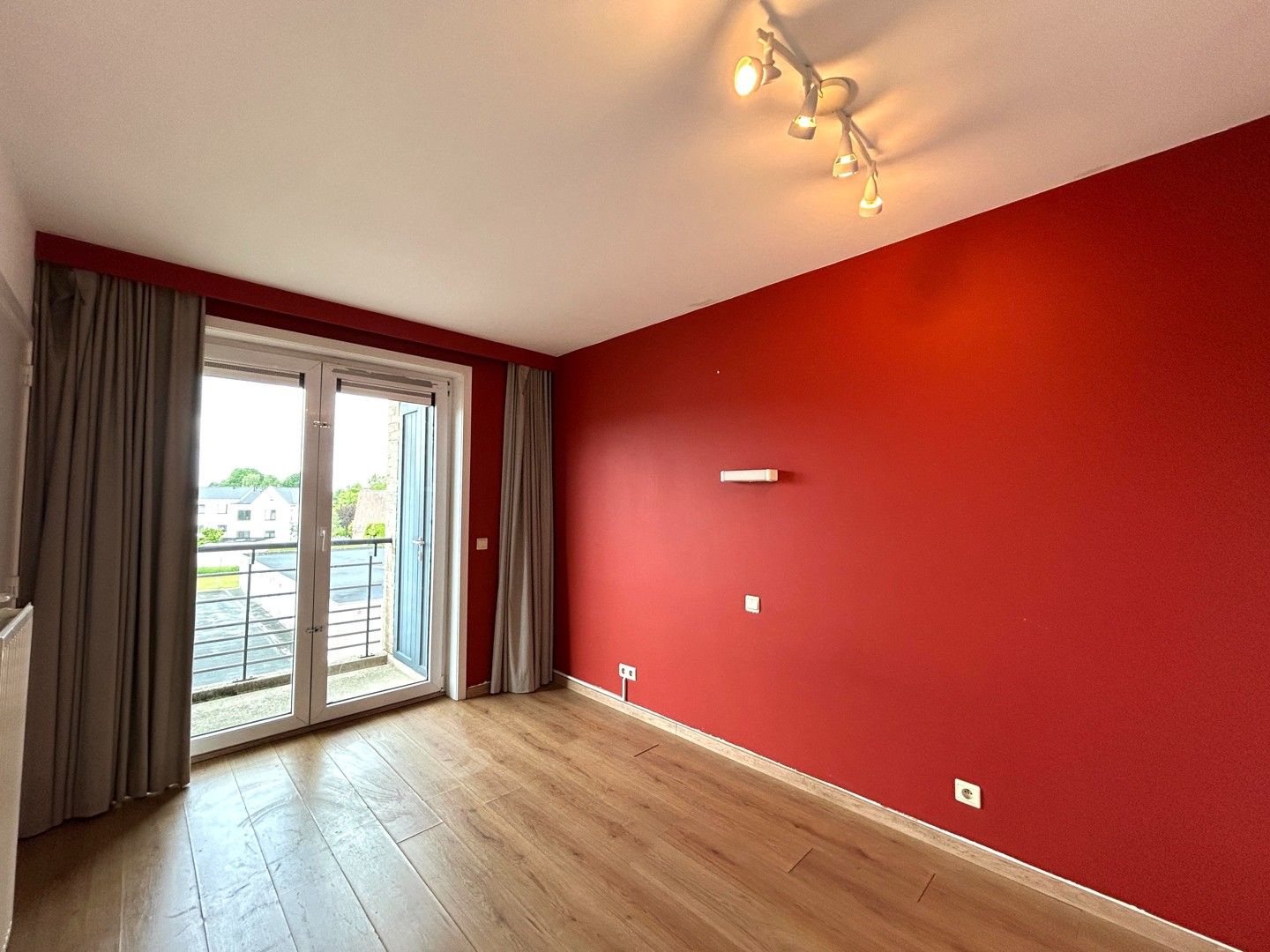 Instapklaar één-slaapkamer appartement te Roeselare! foto 11
